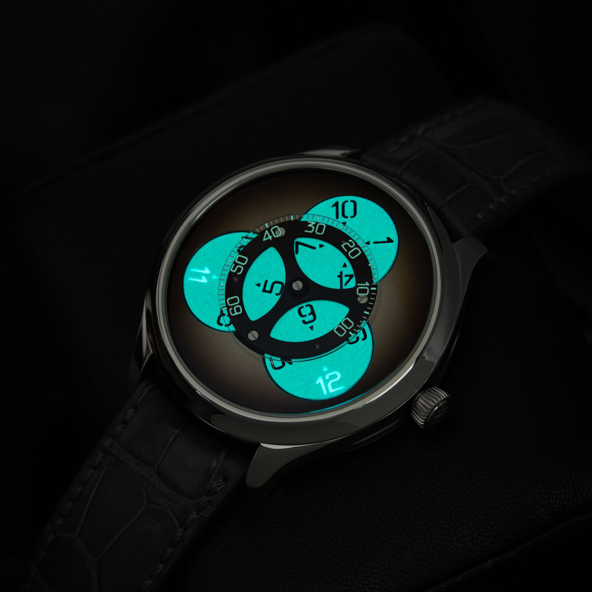 H.Moser & Cie. Endeavour Flying Hours Limited Edition White Gold Blue Dial