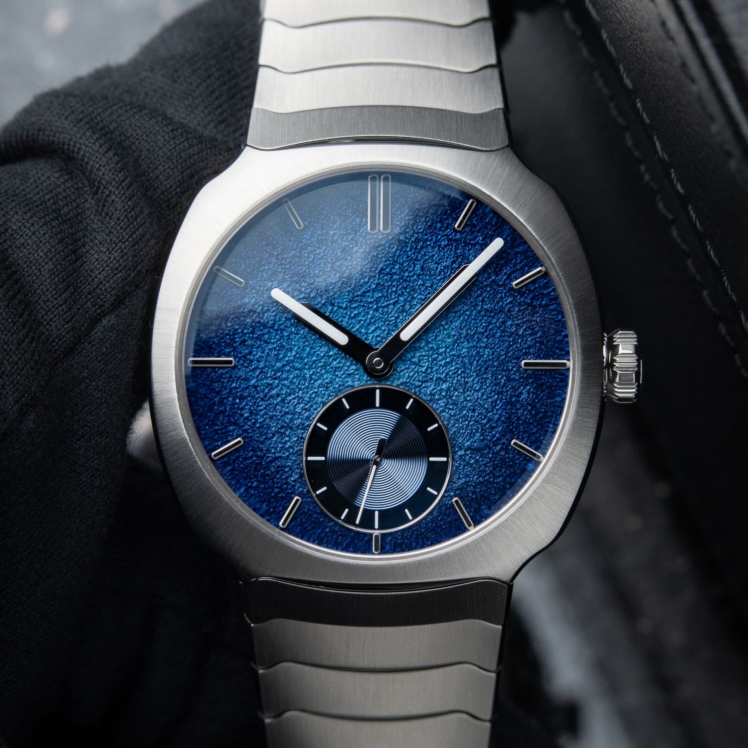 H.Moser & Cie. Streamliner UNWORN 7/2025 Small Seconds Blue Enamel Steel