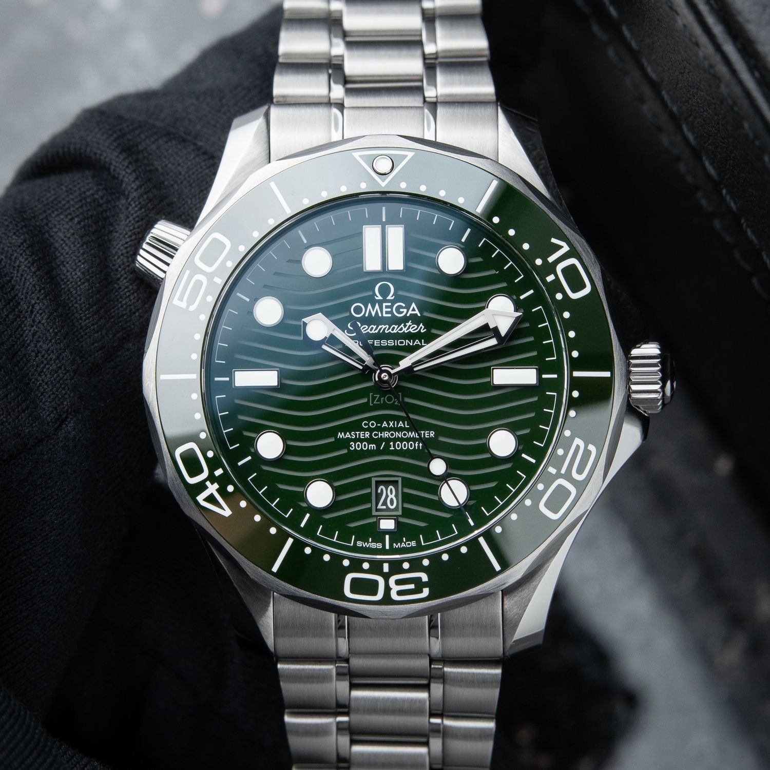 Omega Seamaster SMP Diver 300M 2 BRACELETS Green Ceramic Dial Strap 42mm