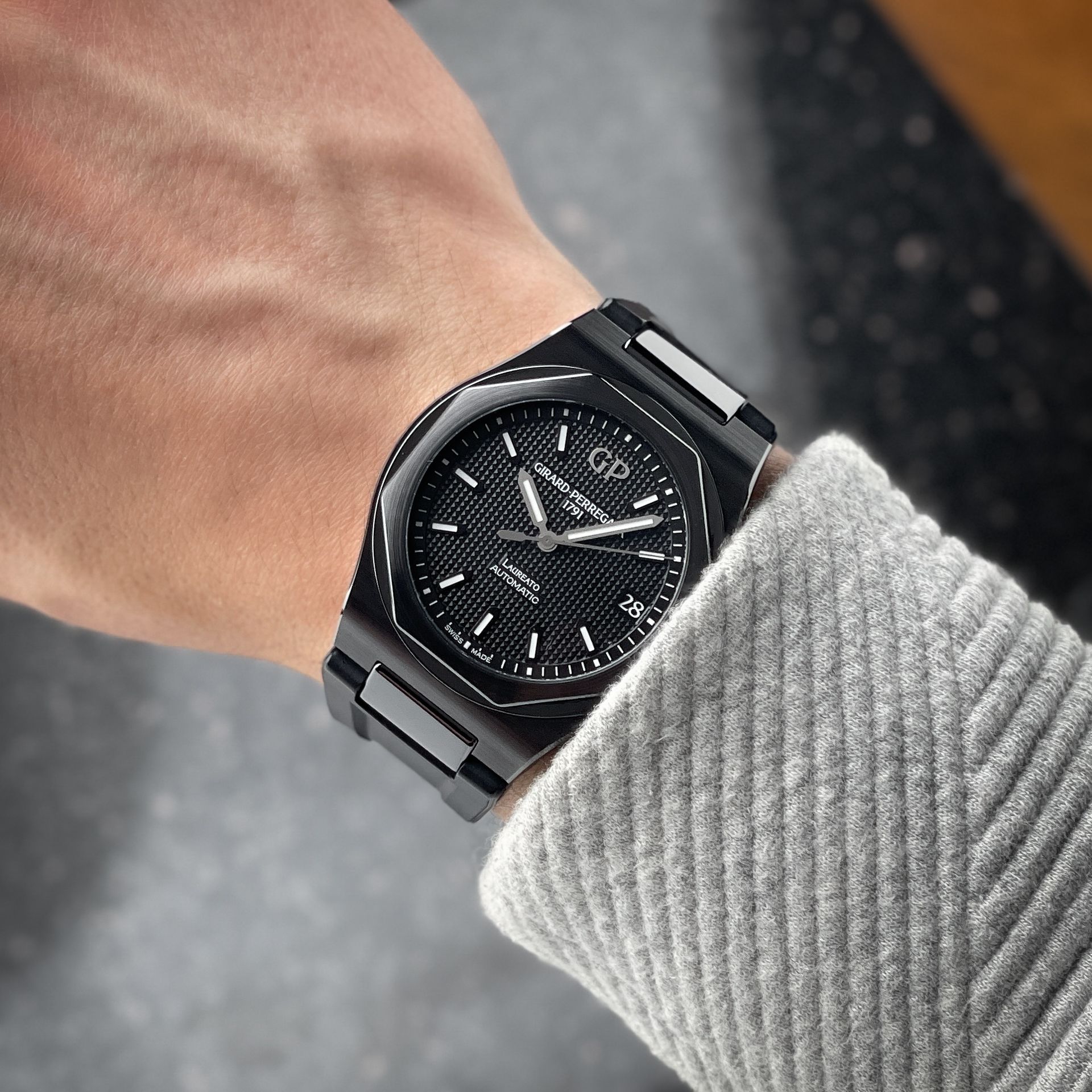 Girard Perregaux Laureato CLEAN Ceramic Black Dial Rubber Automatic 81010