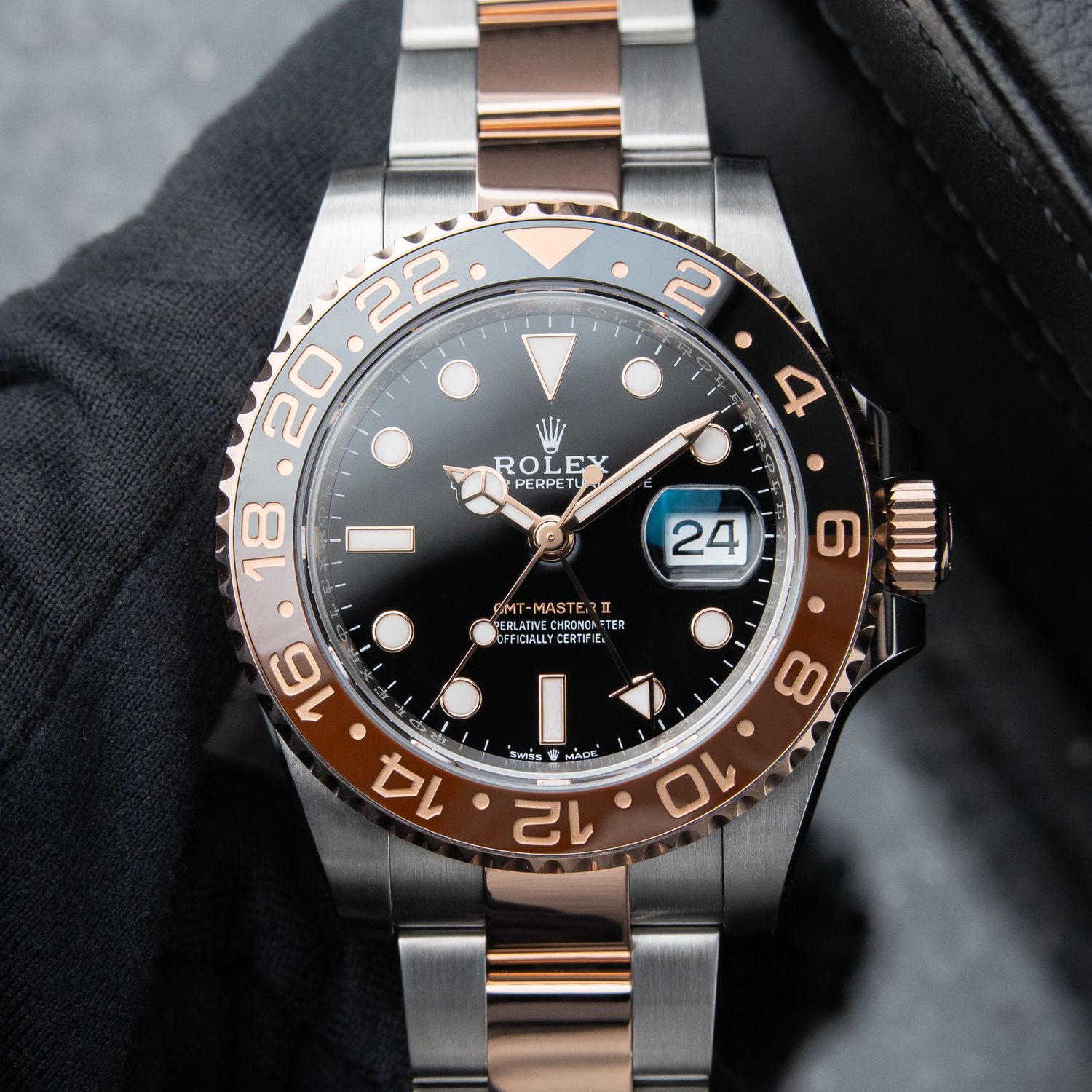 Rolex GMT-Master II Rootbeer 4/2025 Oyster Steel Rose Gold Bracelet Black Two Tone