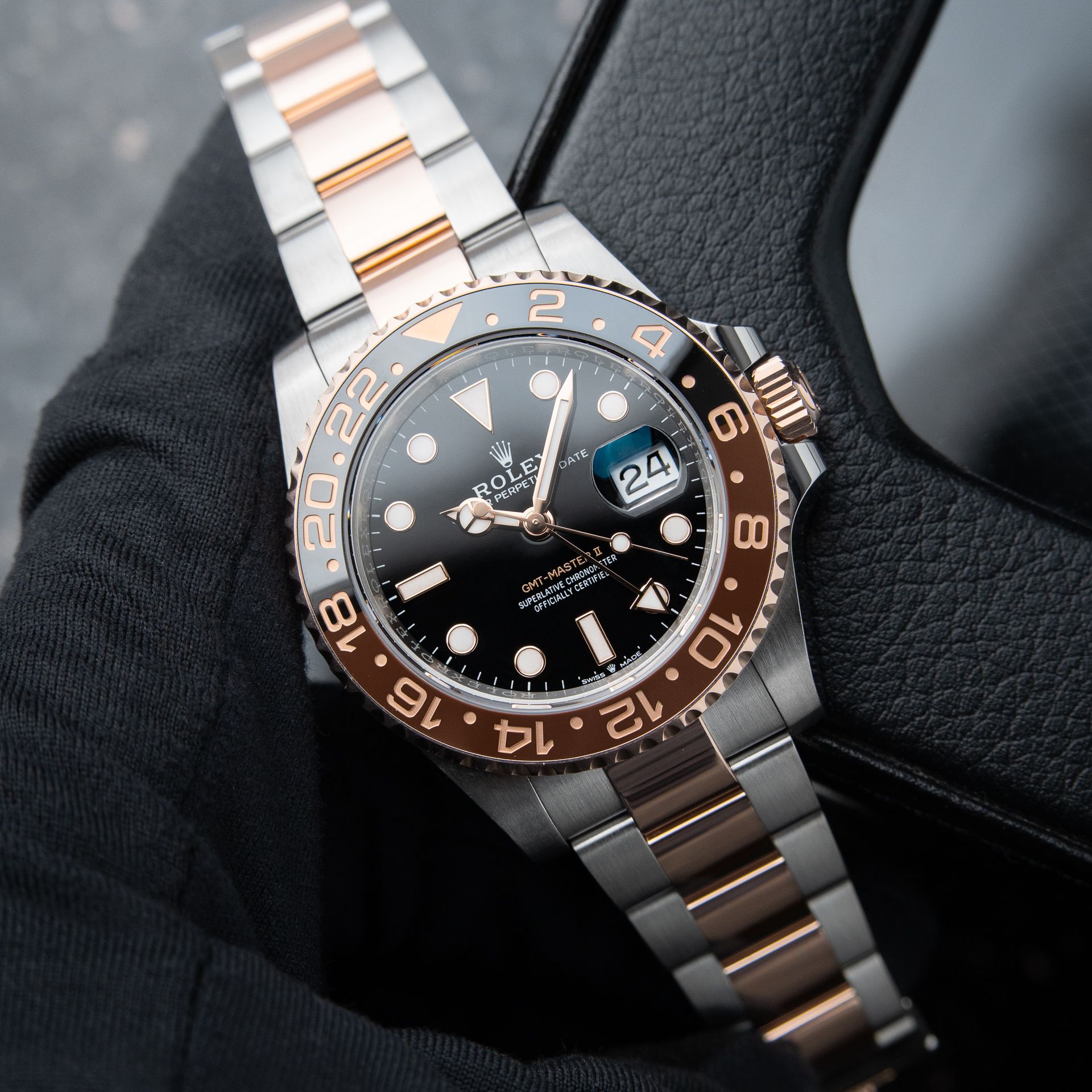 Rolex GMT-Master II Rootbeer 4/2025 Oyster Steel Rose Gold Bracelet Black Two Tone