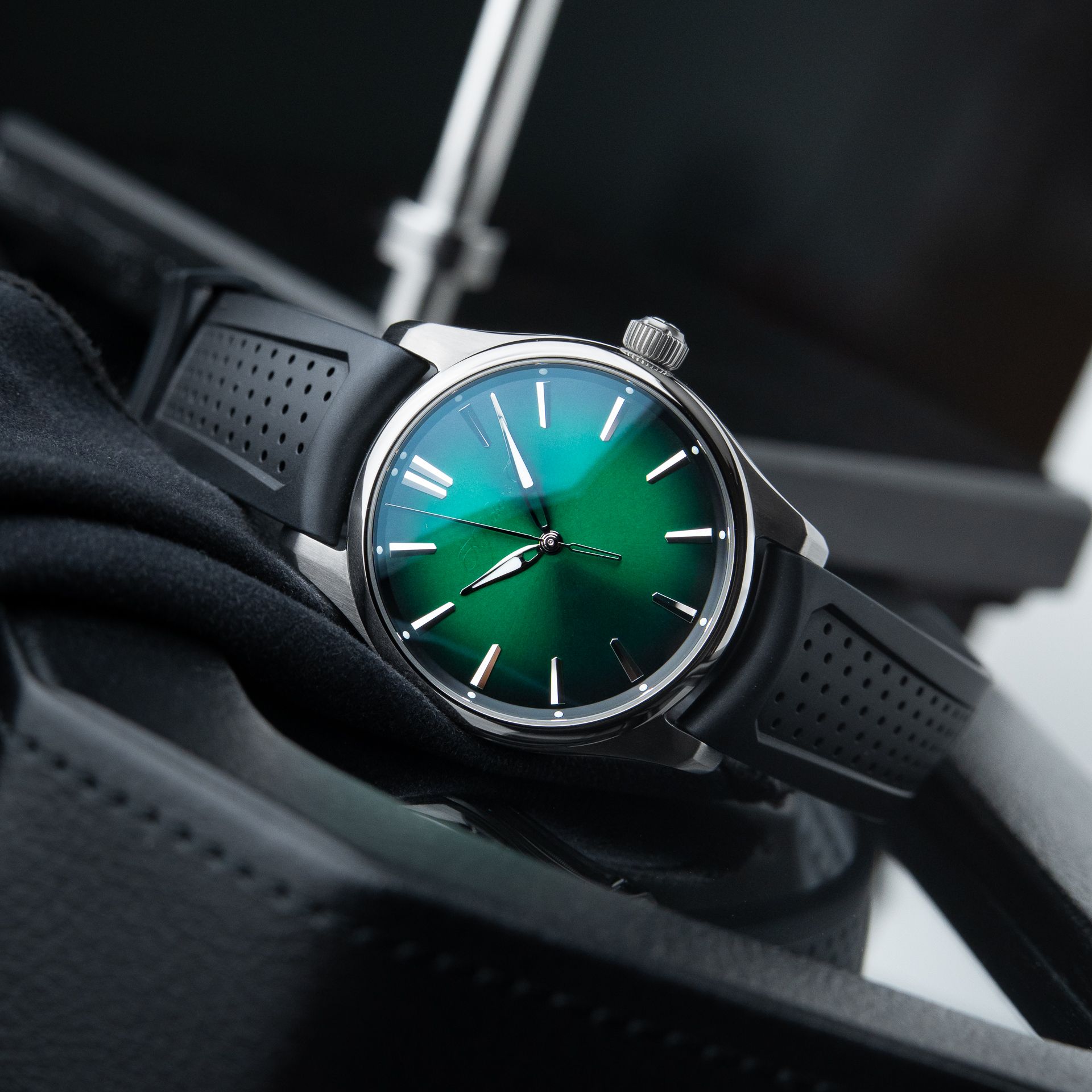 H.Moser & Cie. Pioneer Centre Seconds UNWORN 2025 Cosmic Green Steel 40