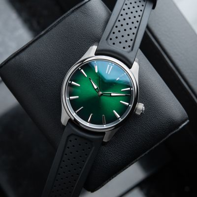H.Moser & Cie. Pioneer Centre Seconds UNWORN 2025 Cosmic Green