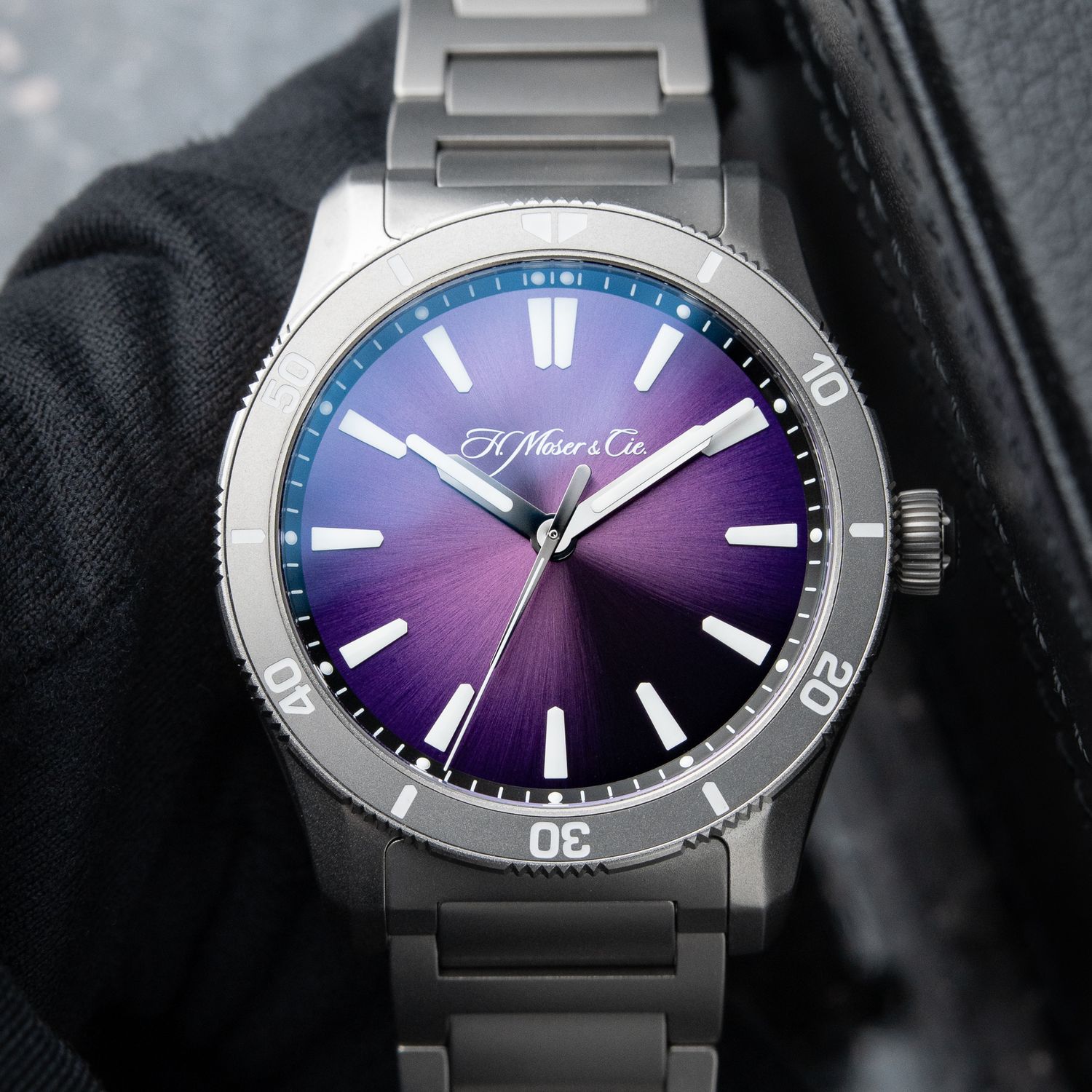 H.Moser & Cie. Pioneer Centre Seconds Rotating Bezel UNWORN 10/2025 Limited Purple Mist Titanium