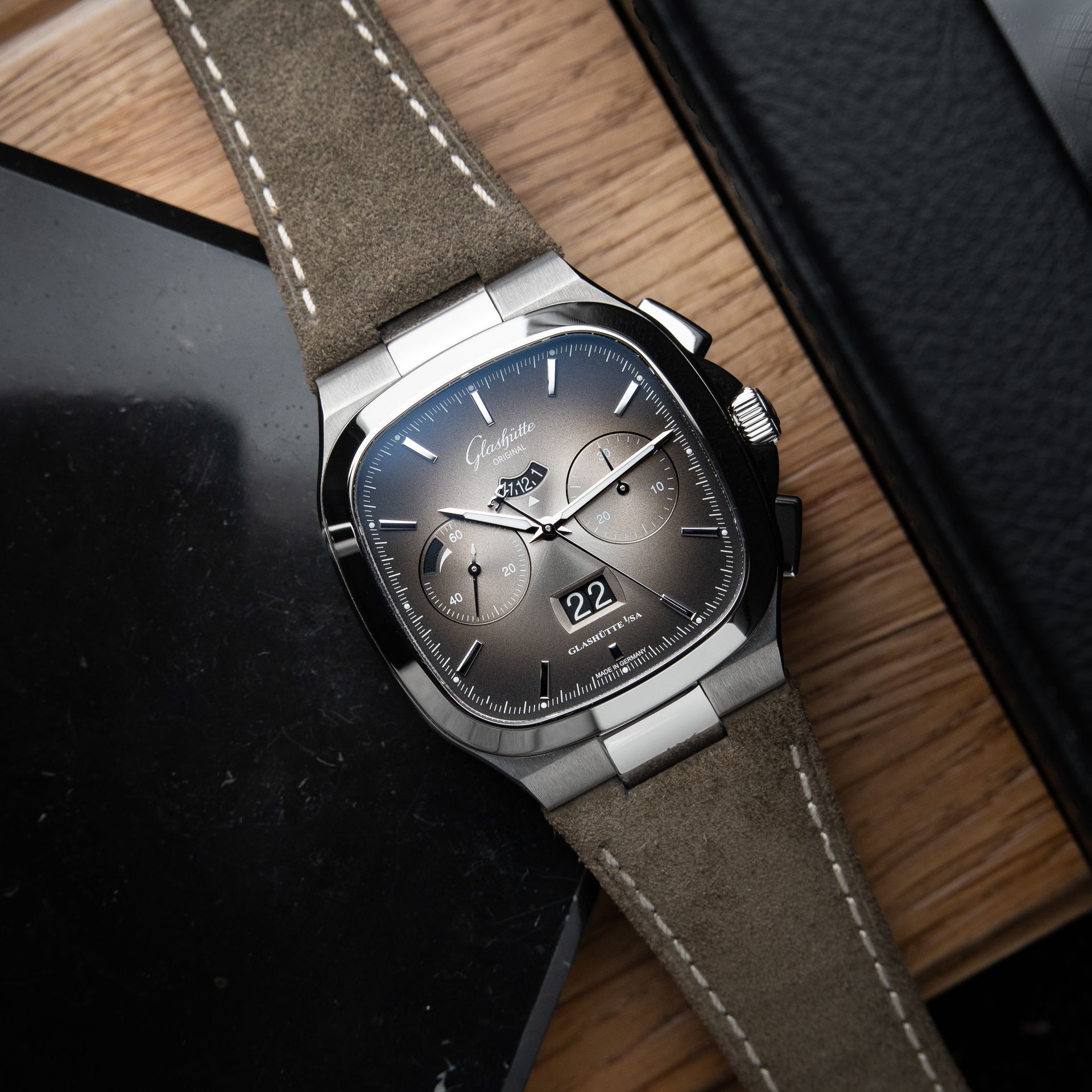 Glashutte Original Seventies UNWORN Chronograph Panorama Date Grey Limited