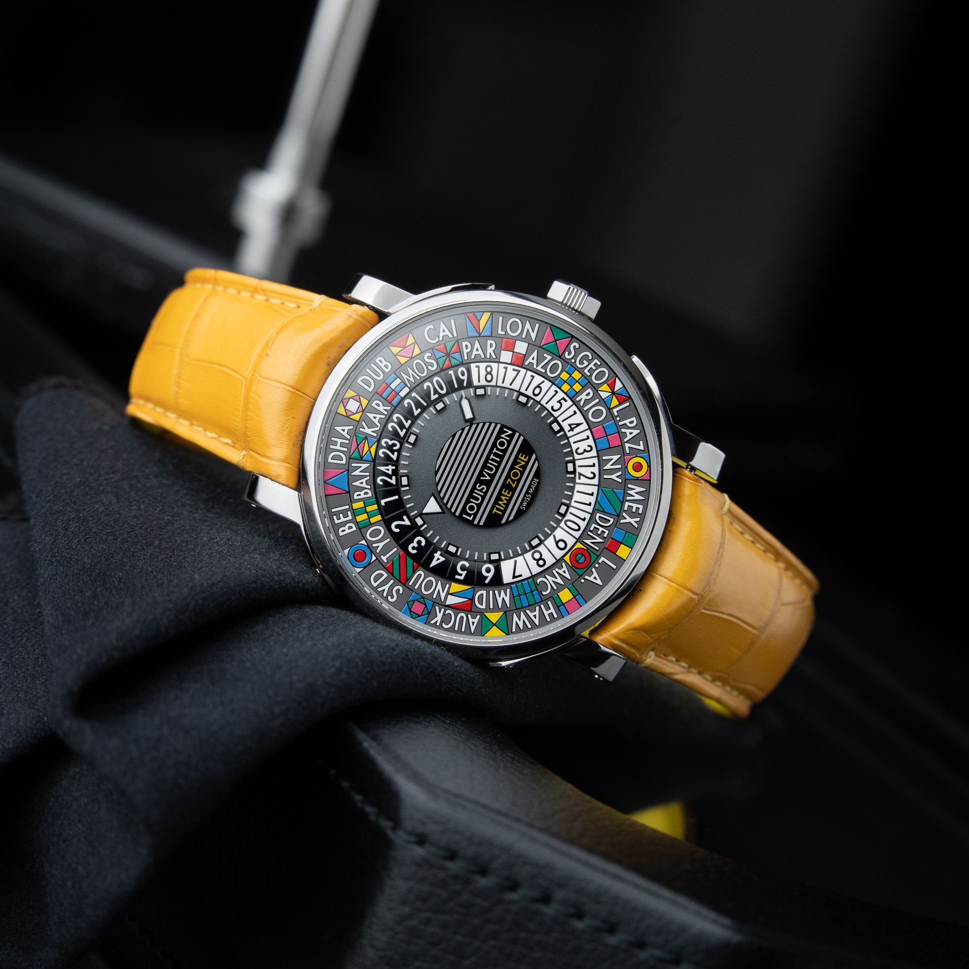 Louis Vuitton Escale Time Zone 39 World Time Steel Leather Automatic Grey