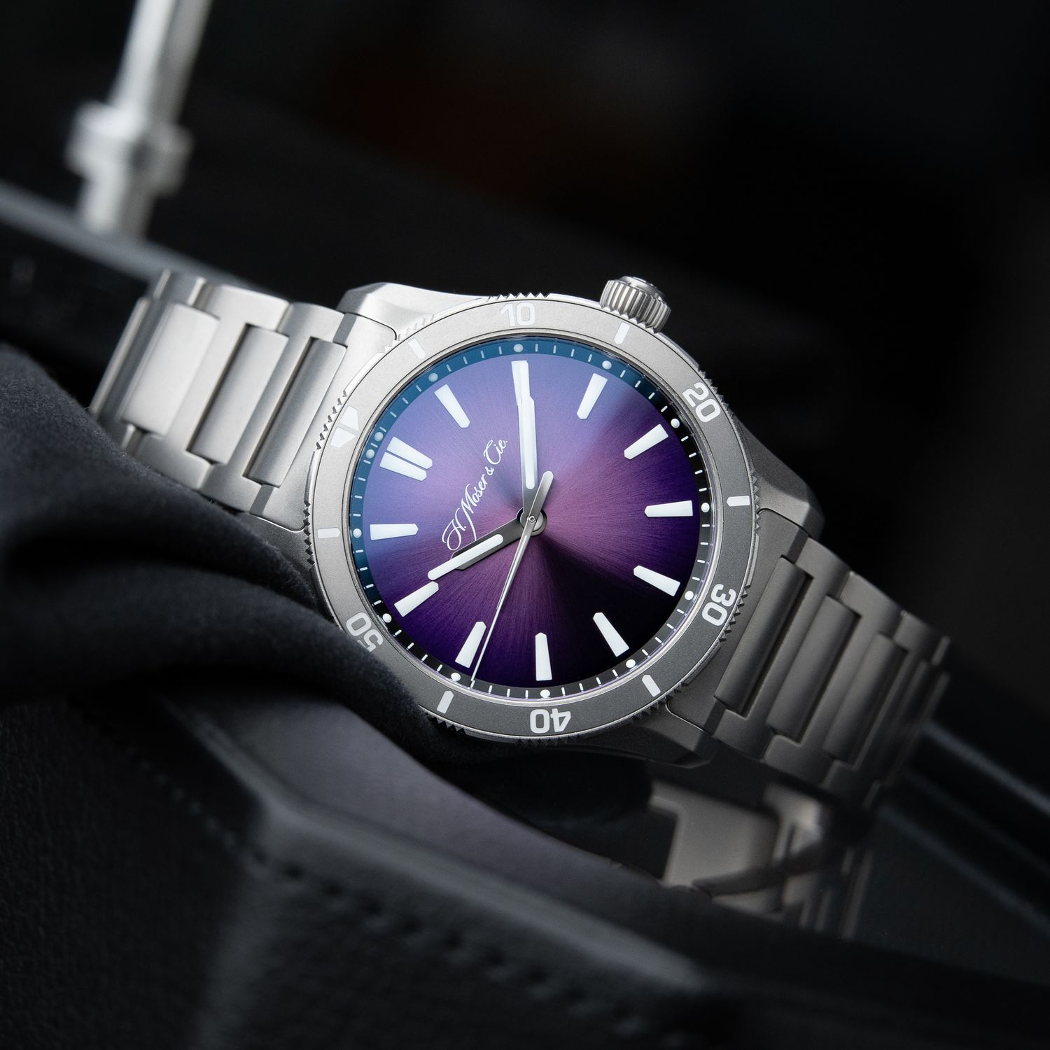 H.Moser & Cie. Pioneer Centre Seconds Rotating Bezel UNWORN 10