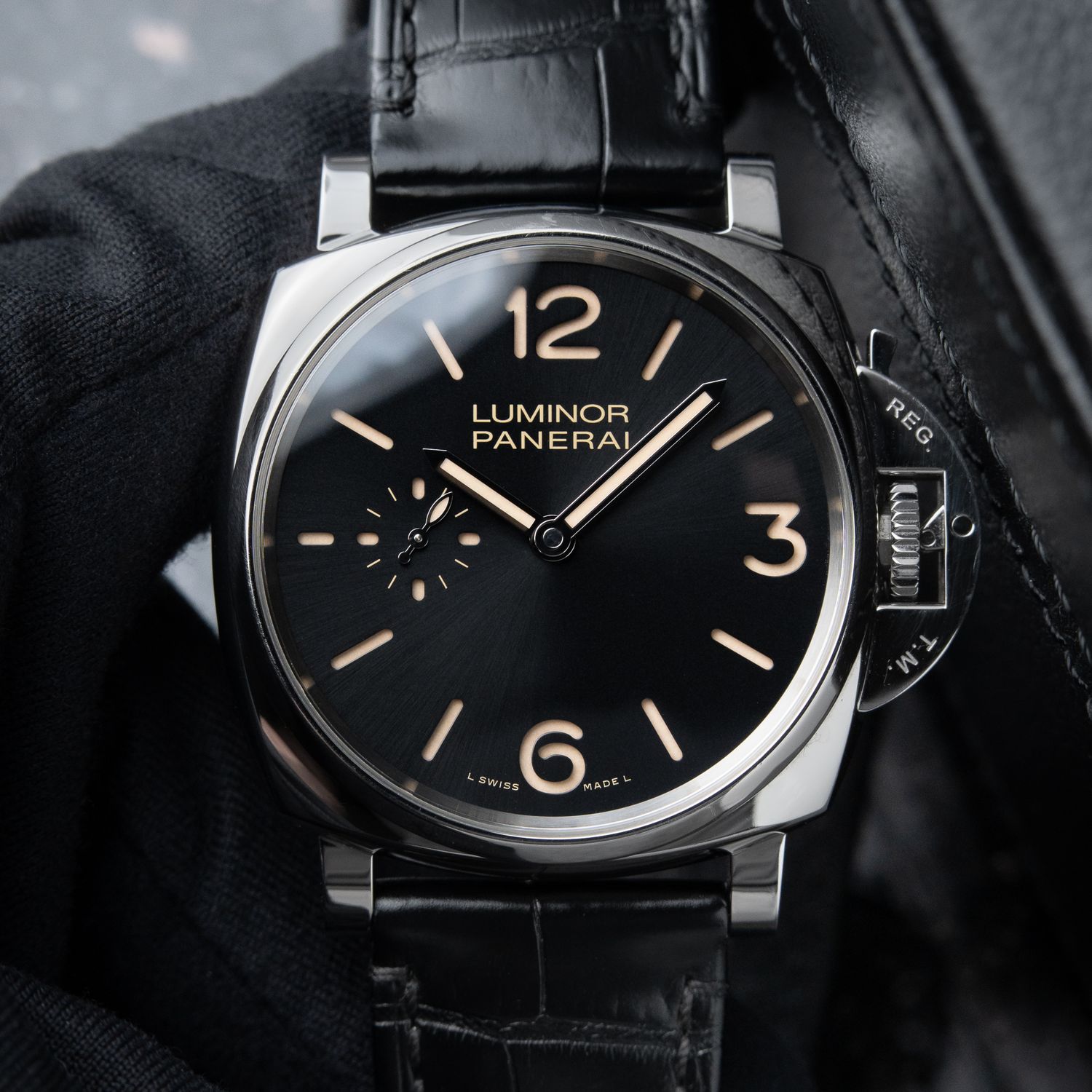Panerai Luminor Due 42mm Black Sunburst Dial Steel Leather 3 Days Pam676