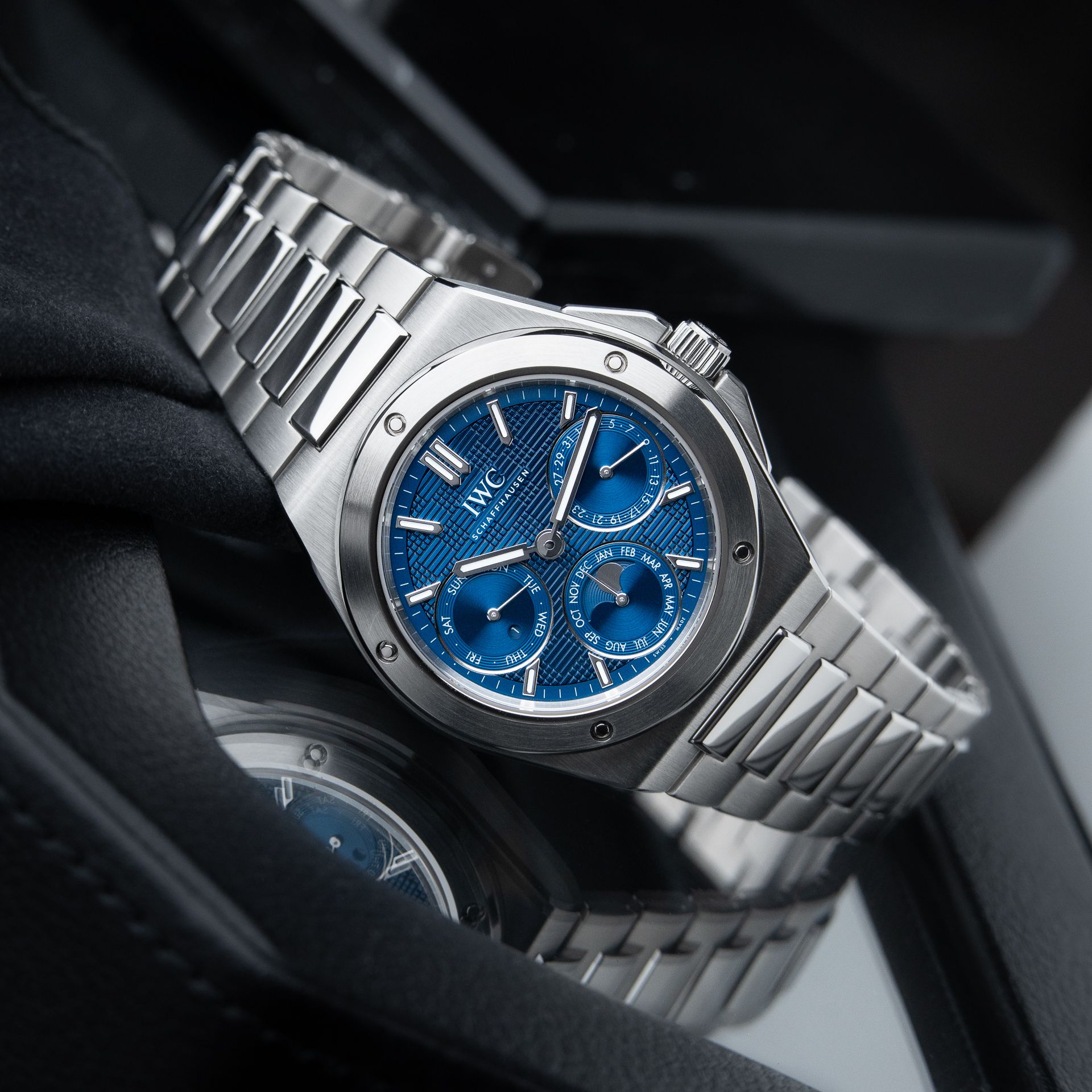IWC Ingenieur UNWORN 2025 Perpetual Calendar Moon Phase Blue Dial Steel 41mm