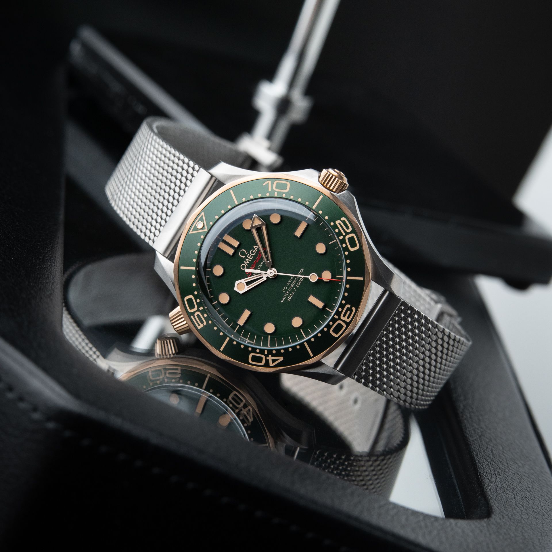 OMEGA Seamaster Diver 300M UNWORN 12/2025 Bronze Gold Green Mesh Titanium