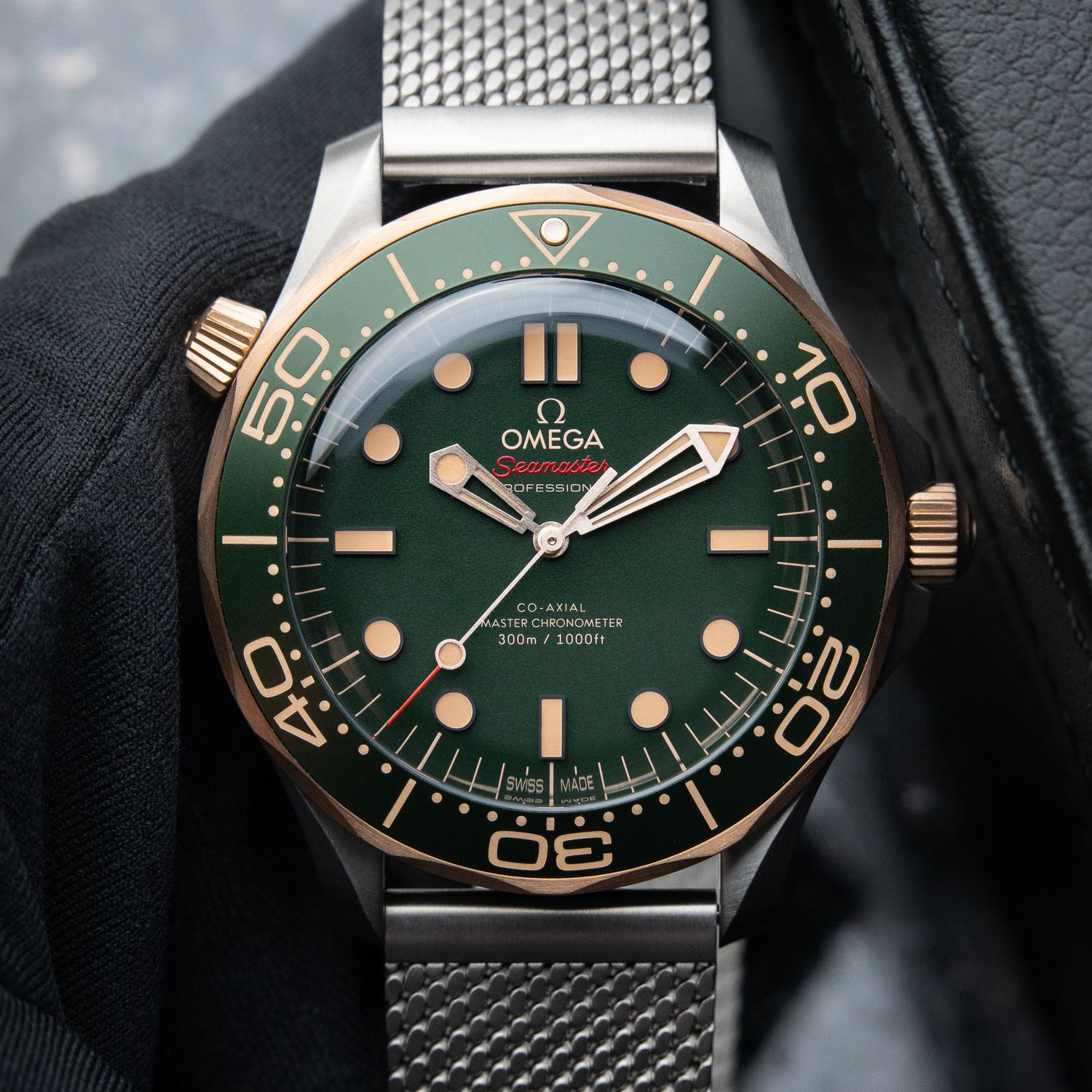OMEGA Seamaster Diver 300M UNWORN 12/2025 Bronze Gold Green Mesh Titanium