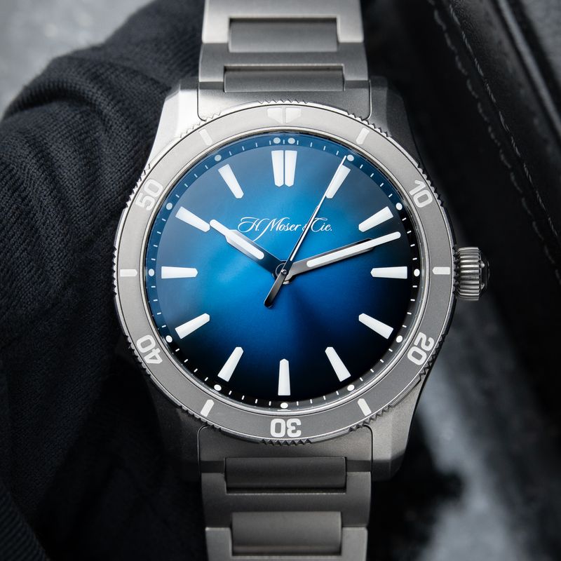 H.Moser & Cie. Pioneer Centre Seconds Rotating Bezel Funky Blue Govberg Limited Edition Titanium