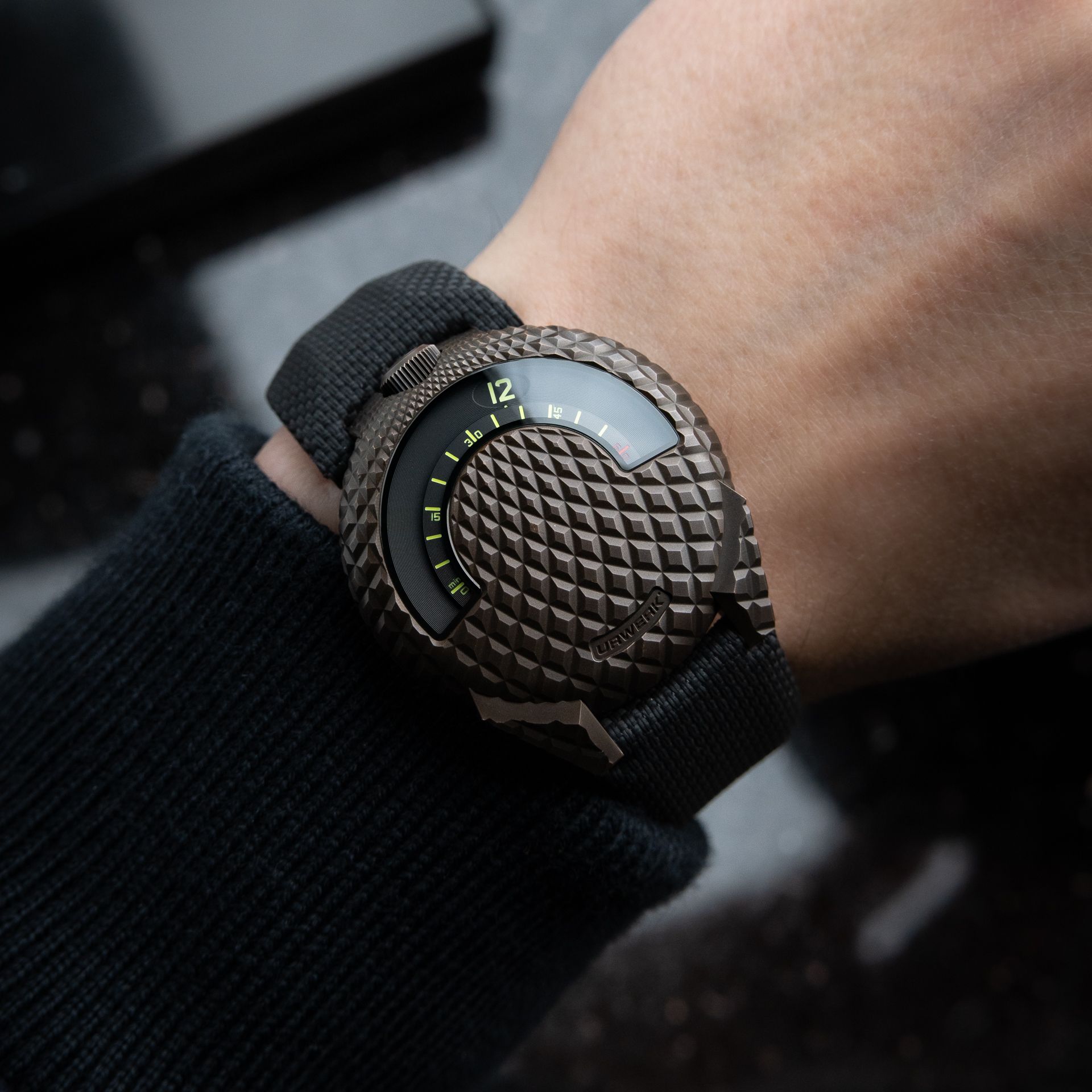 URWERK UR-101 T-Rex Wandering Hours 11/2025 Bronze Limited Edition 41 Set