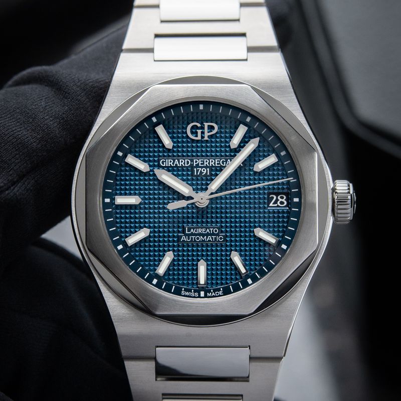Girard Perregaux Laureato Automatic Steel Bracelet Blue Dial 42mm 81010