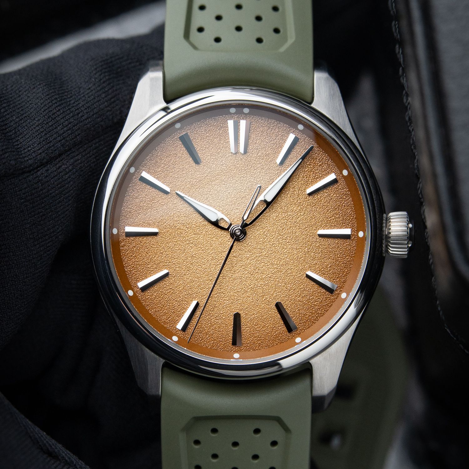 H.Moser & Cie. Pioneer Centre Seconds UNWORN 12/2024 Amber Sand Bucherer Limited Edition