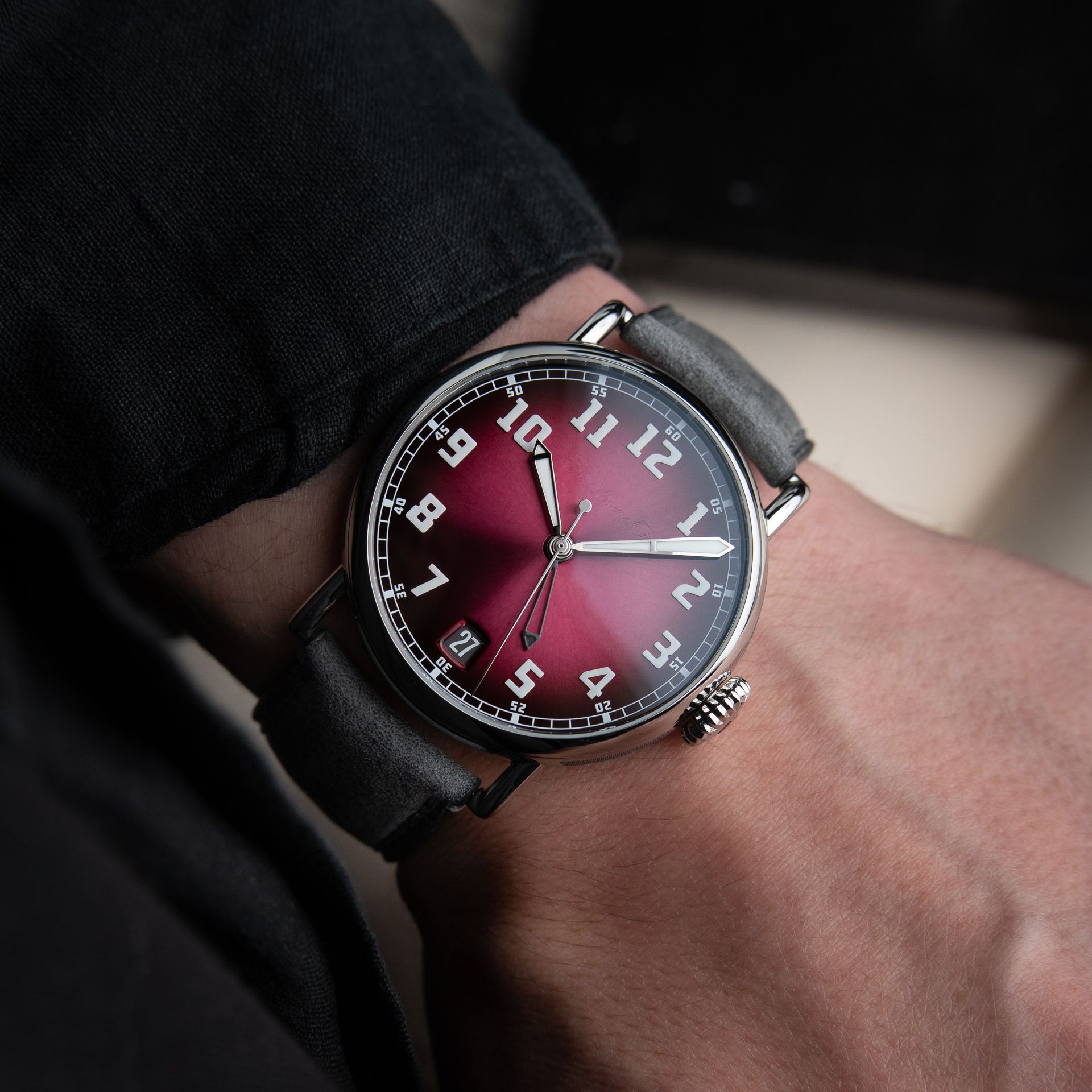 H.Moser & Cie. Heritage Dual Time UNWORN 1/2026 Burgundy Fume Dial Date 42