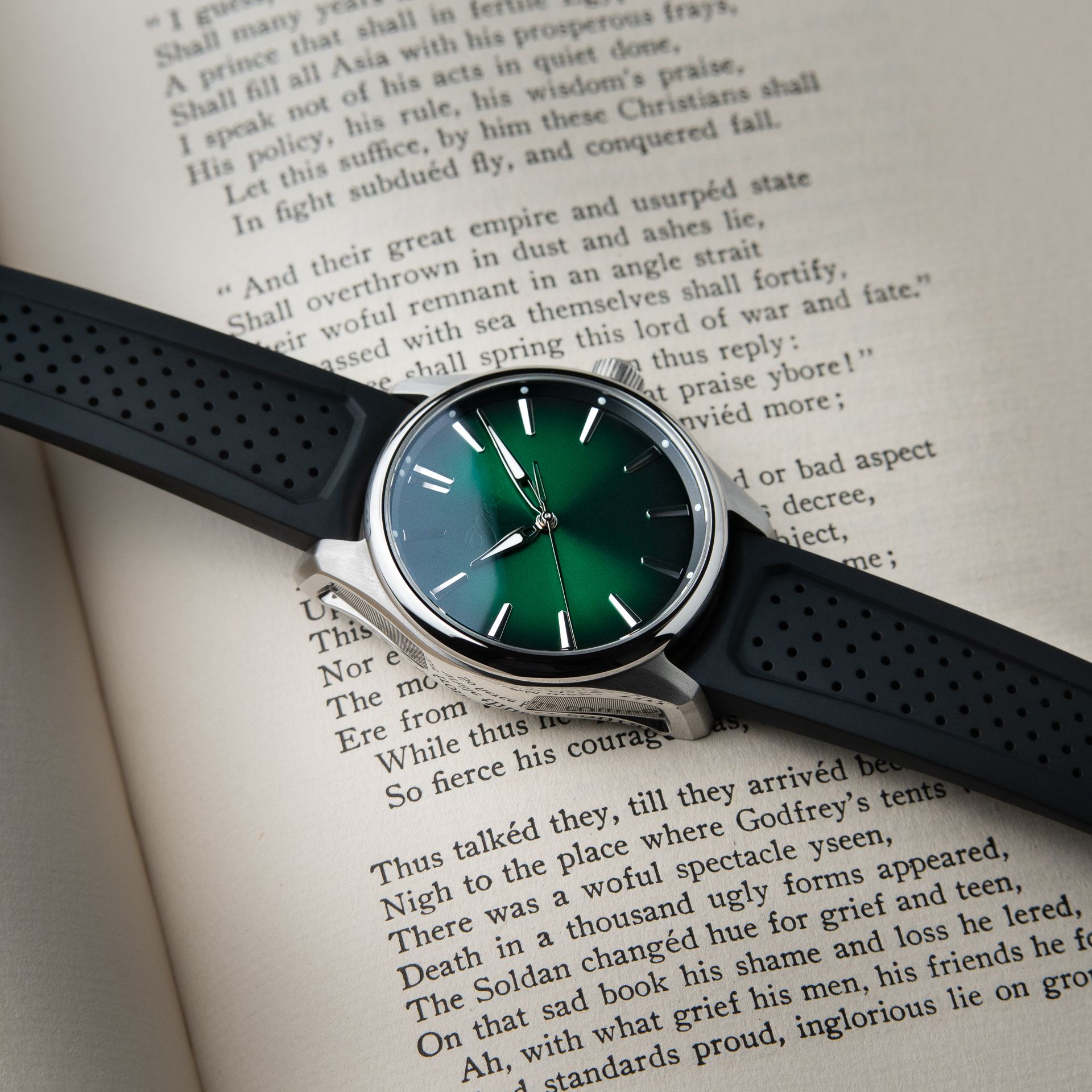 H.Moser & Cie. Pioneer Centre Seconds UNWORN 2026 Cosmic Green Steel 40mm