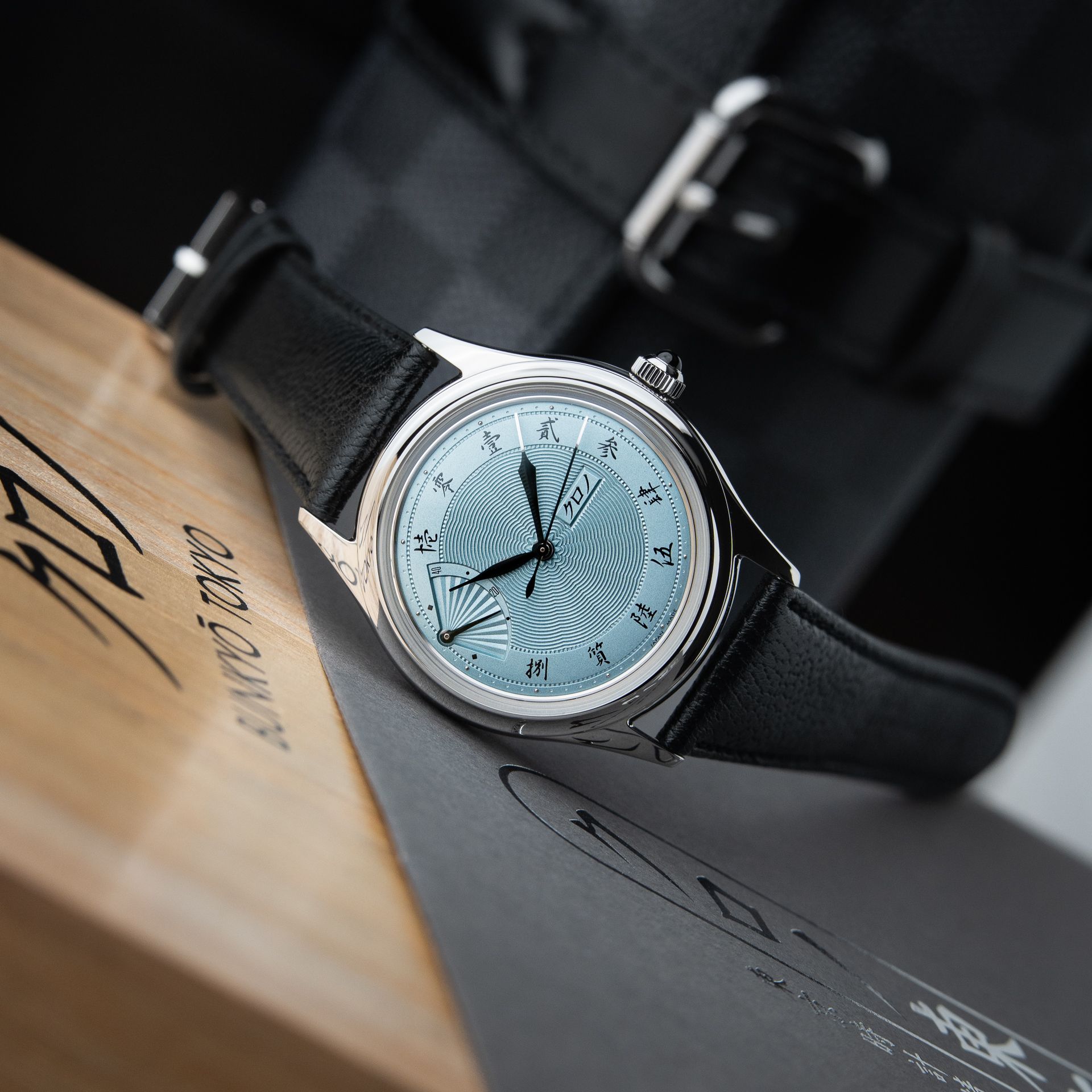 Kurono Tokyo 60th Diamond Jubilee Sensu EOL White Indigo Blue Guilloche 38