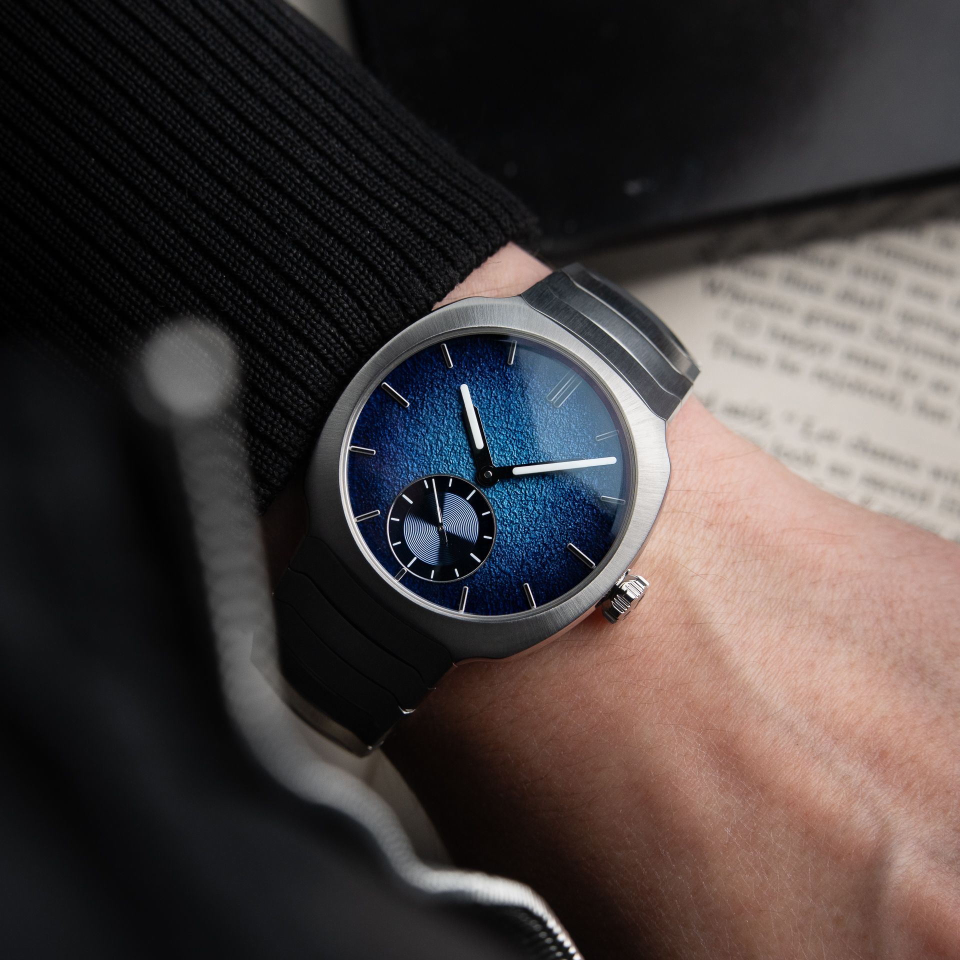 H.Moser & Cie. Streamliner UNWORN 12/2025 Small Seconds Blue Enamel Steel