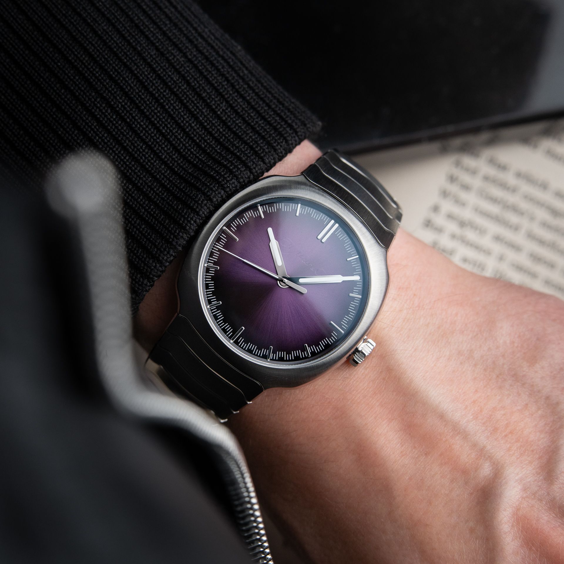 H.Moser & Cie. Streamliner 3/2025 Centre Seconds Purple Haze Bracelet 40