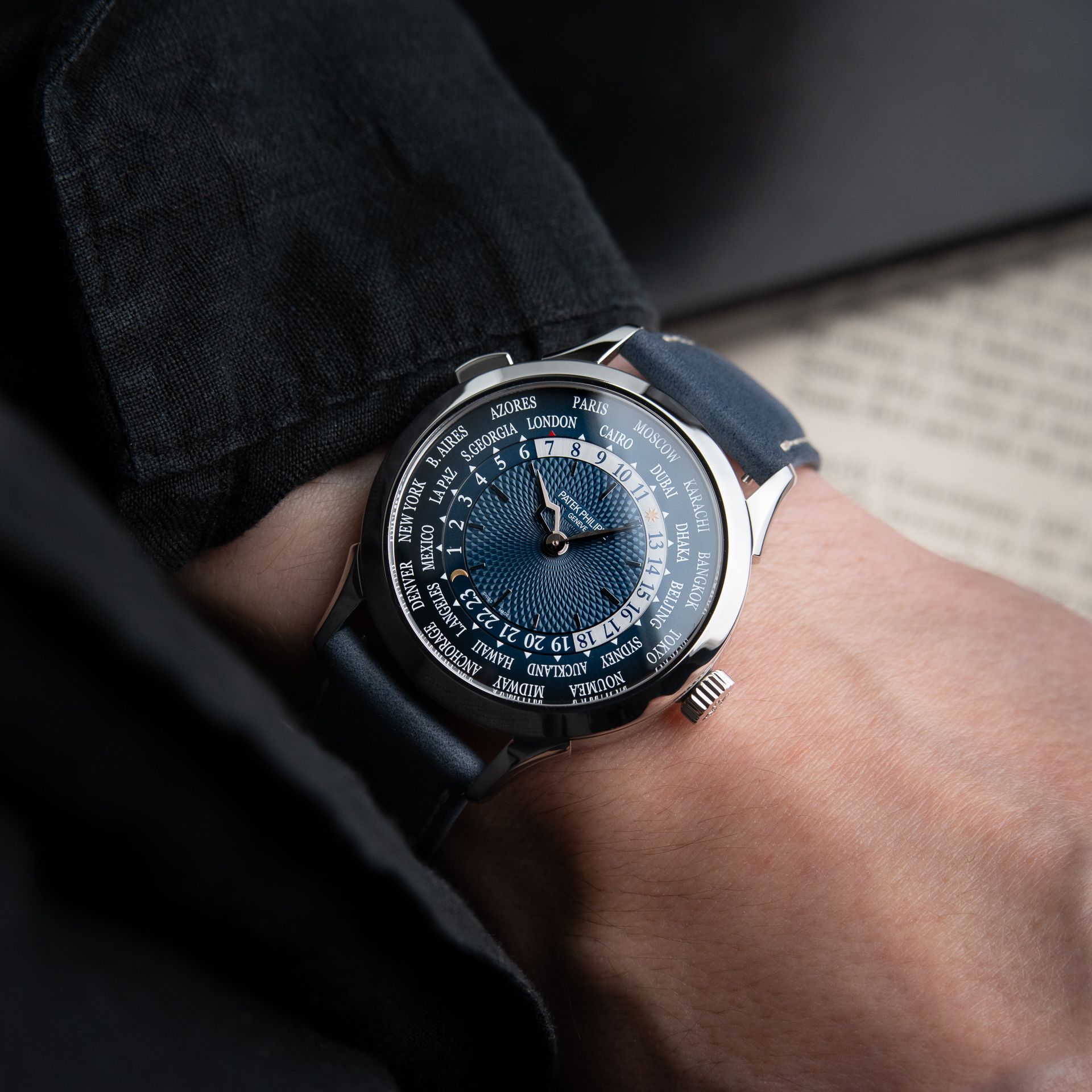 Patek Philippe Complications World Time Platinum Blue Dial 38.5 Automatic