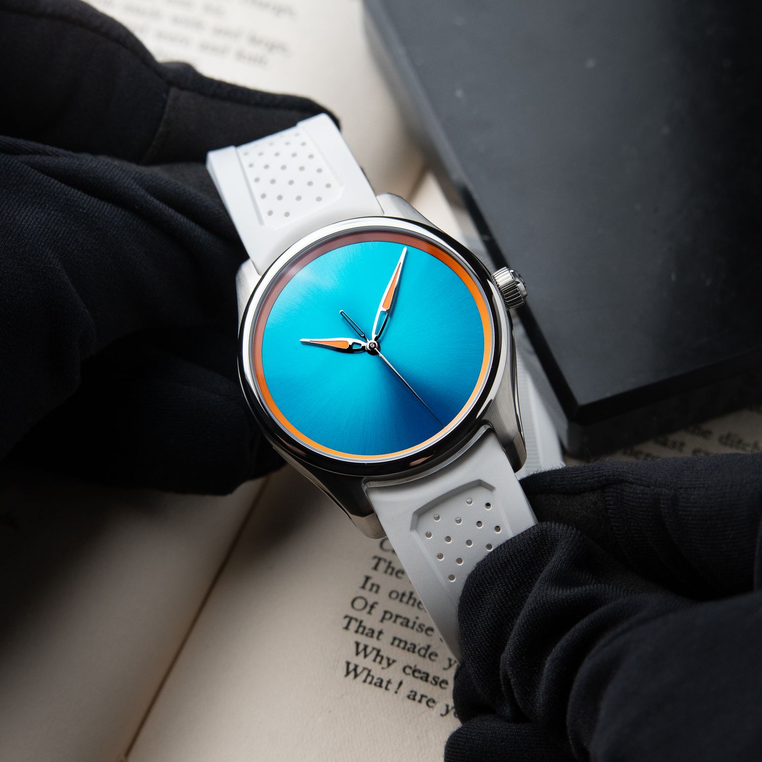 H.Moser & Cie. Pioneer Centre Seconds UNWORN 10/2025 Spiced Aqua