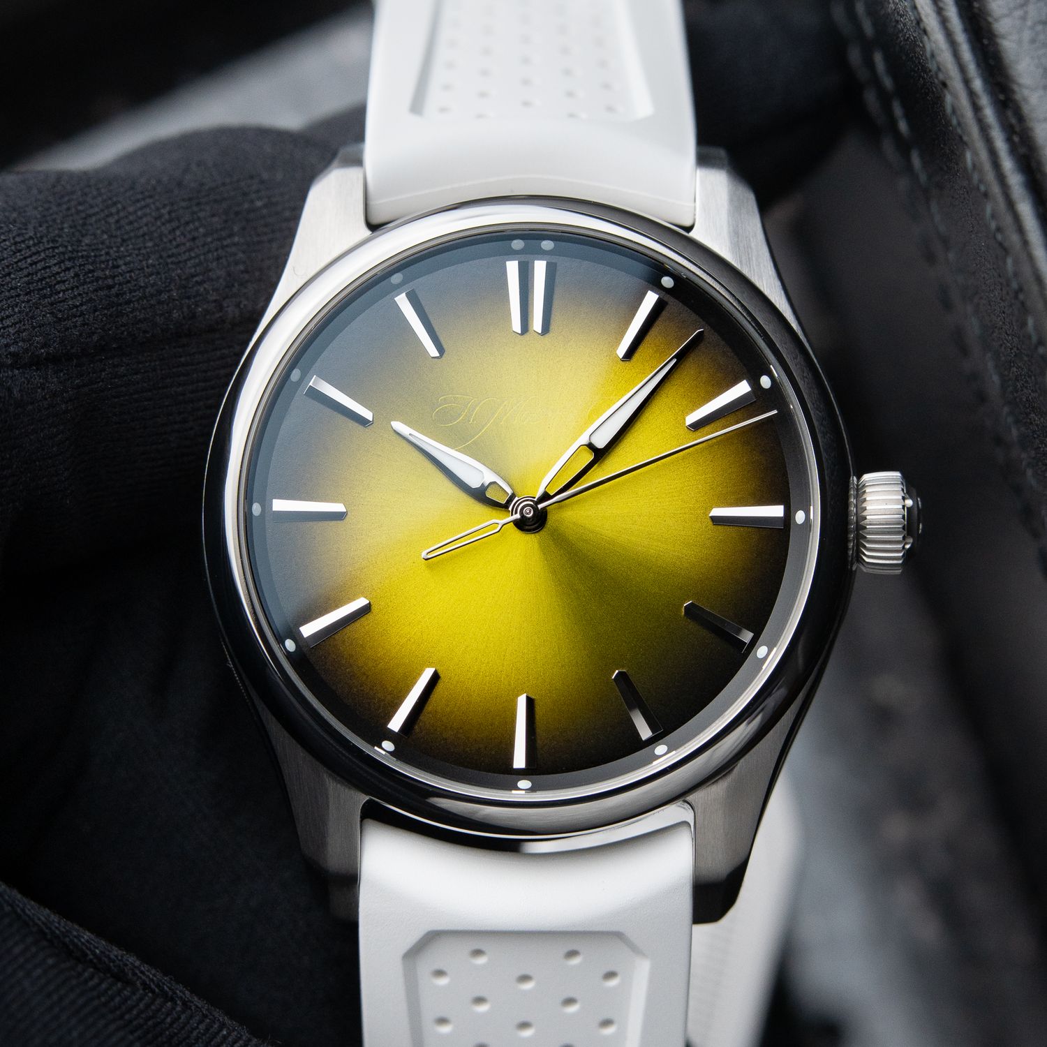H.Moser & Cie. Pioneer Centre Seconds UNWORN 2025 Sunny Side Up Yellow 40 H.Moser & Cie. Pioneer Centre Seconds UNWORN 2025 Sunny Side Up Yellow 40