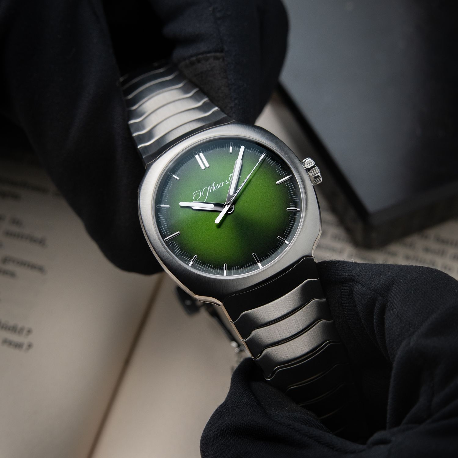 H.Moser & Cie. Streamliner Centre Seconds Green Dragon Steel