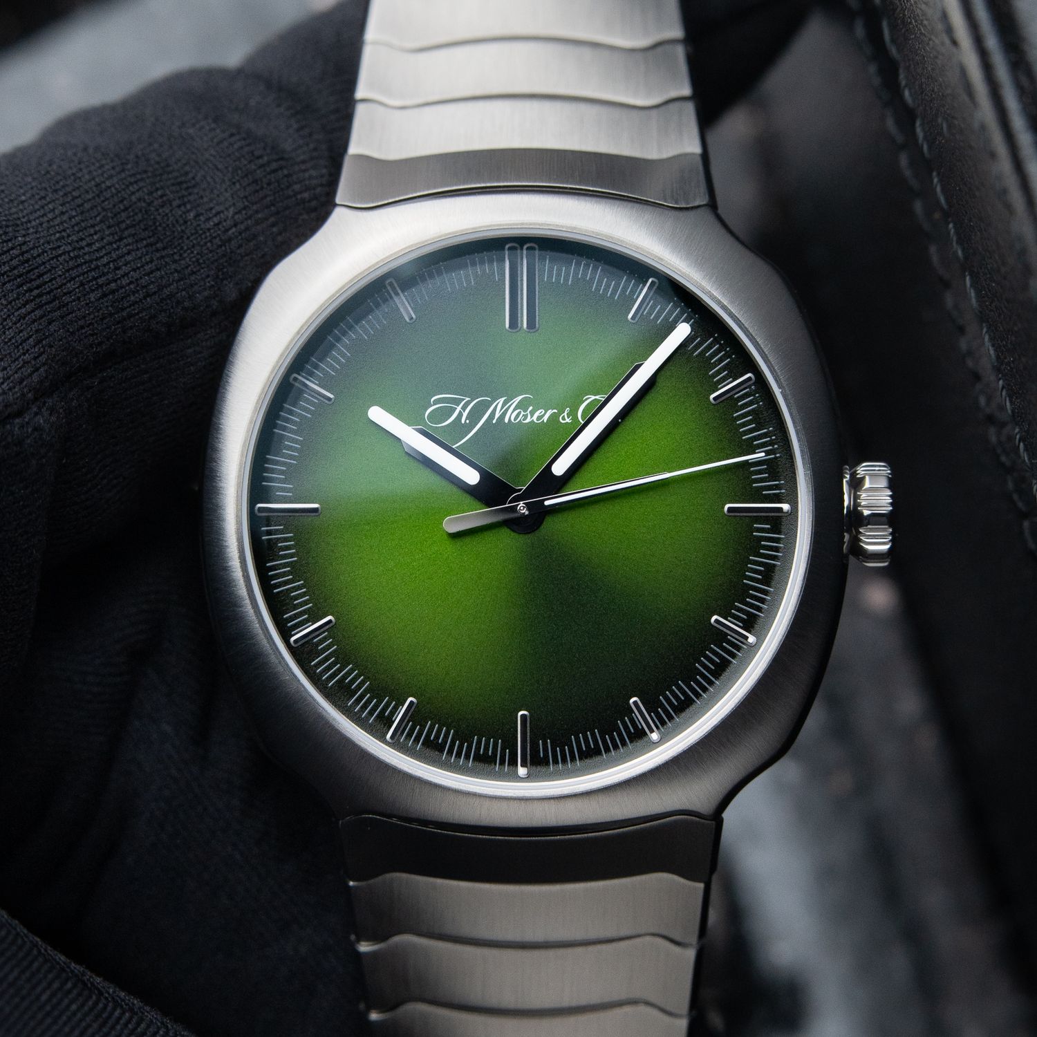 H.Moser & Cie. Streamliner Centre Seconds Green Dragon Steel Bracelet 40mm