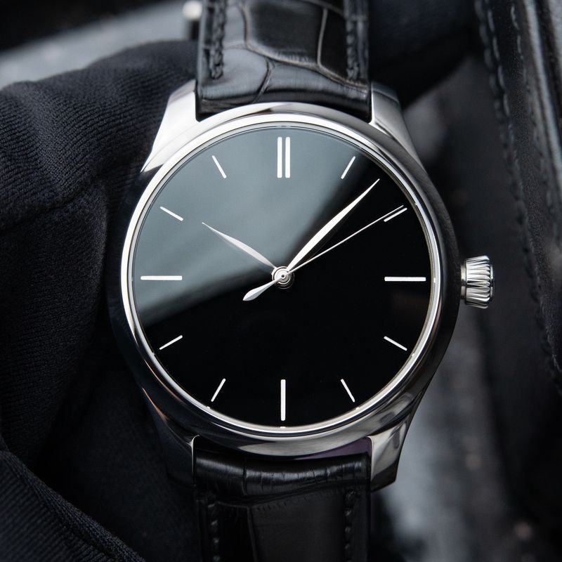 H.Moser & Cie. Endeavour Centre Seconds UNWORN 8/2025 Vantablack