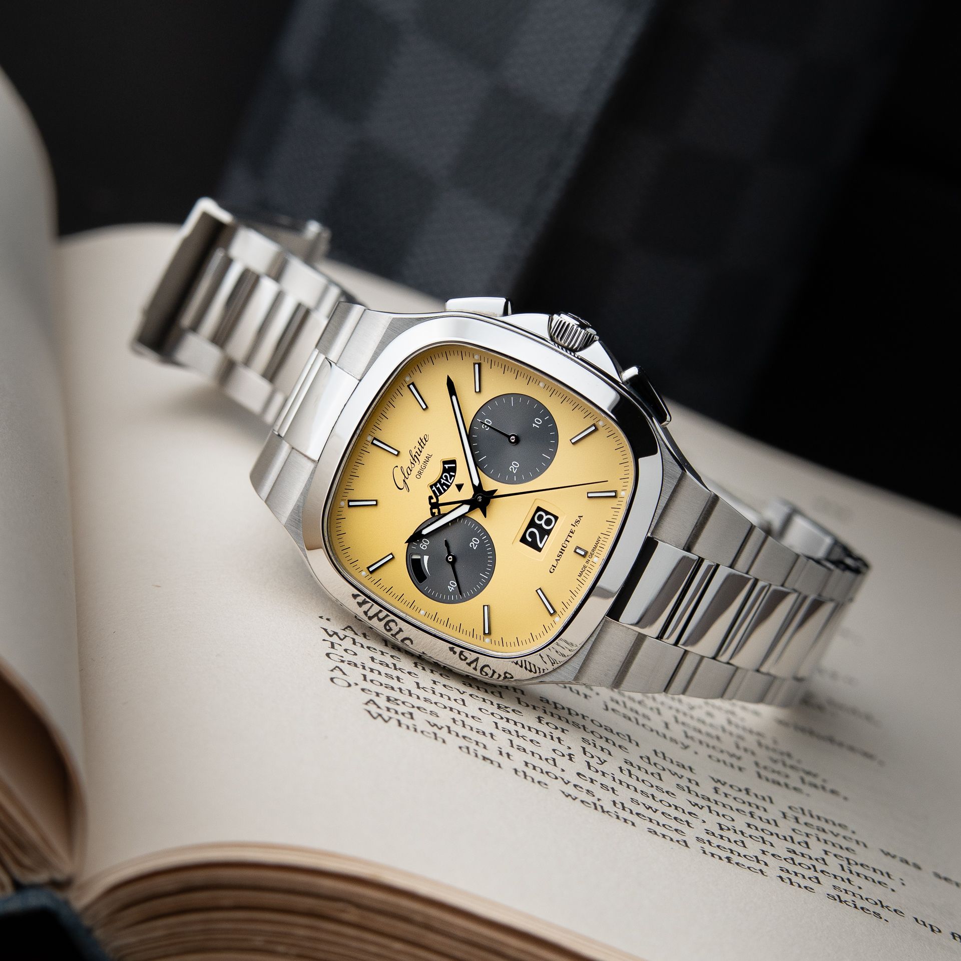 Glashütte Original Seventies Chronograph Panorama Date Golden Bay Yellow Limited Edition Glashutte