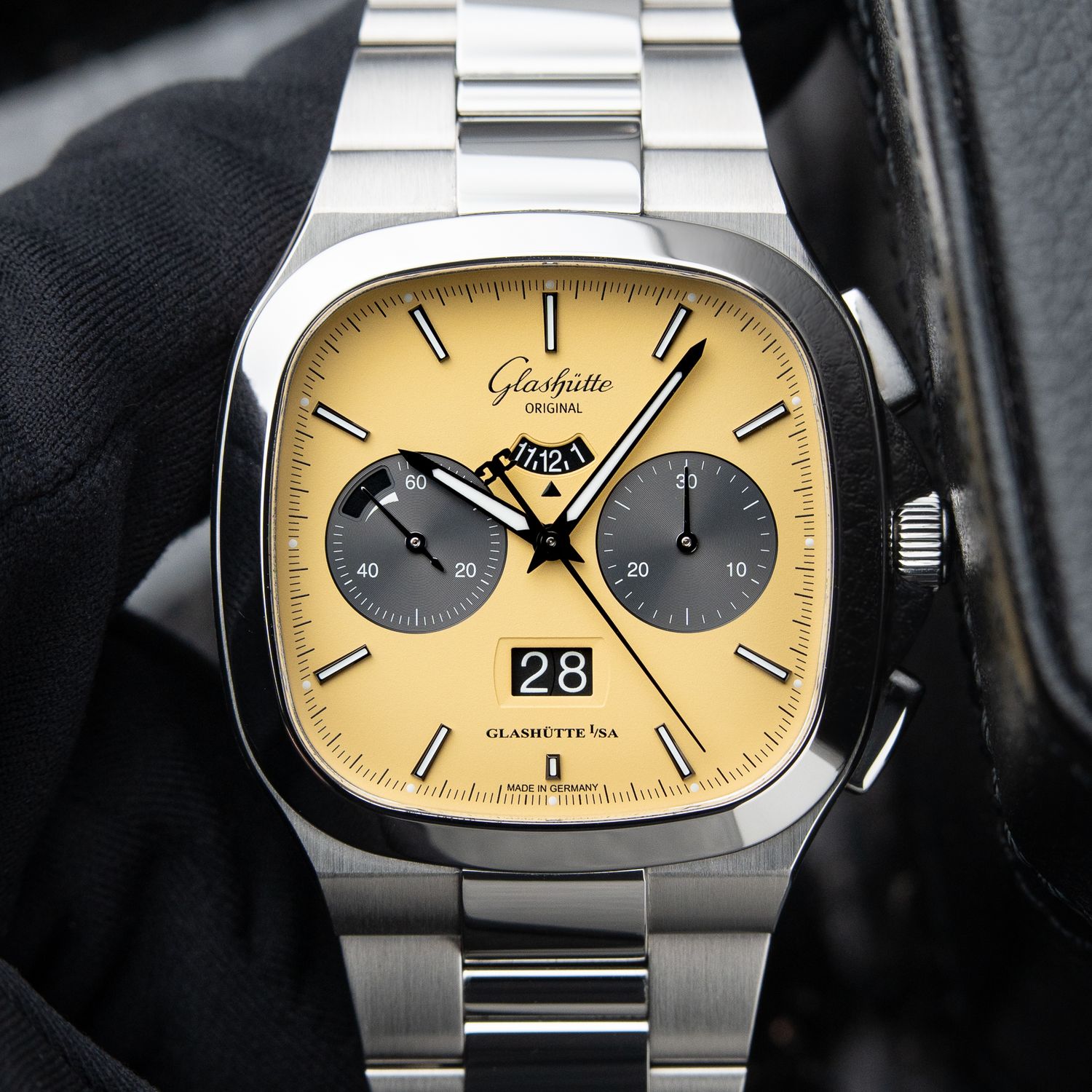 Glashütte Original Seventies Chronograph Panorama Date Golden Bay Yellow Limited Edition Glashutte Glashütte Original Seventies Chronograph Panorama Date Golden Bay Yellow Limited Edition Glashutte