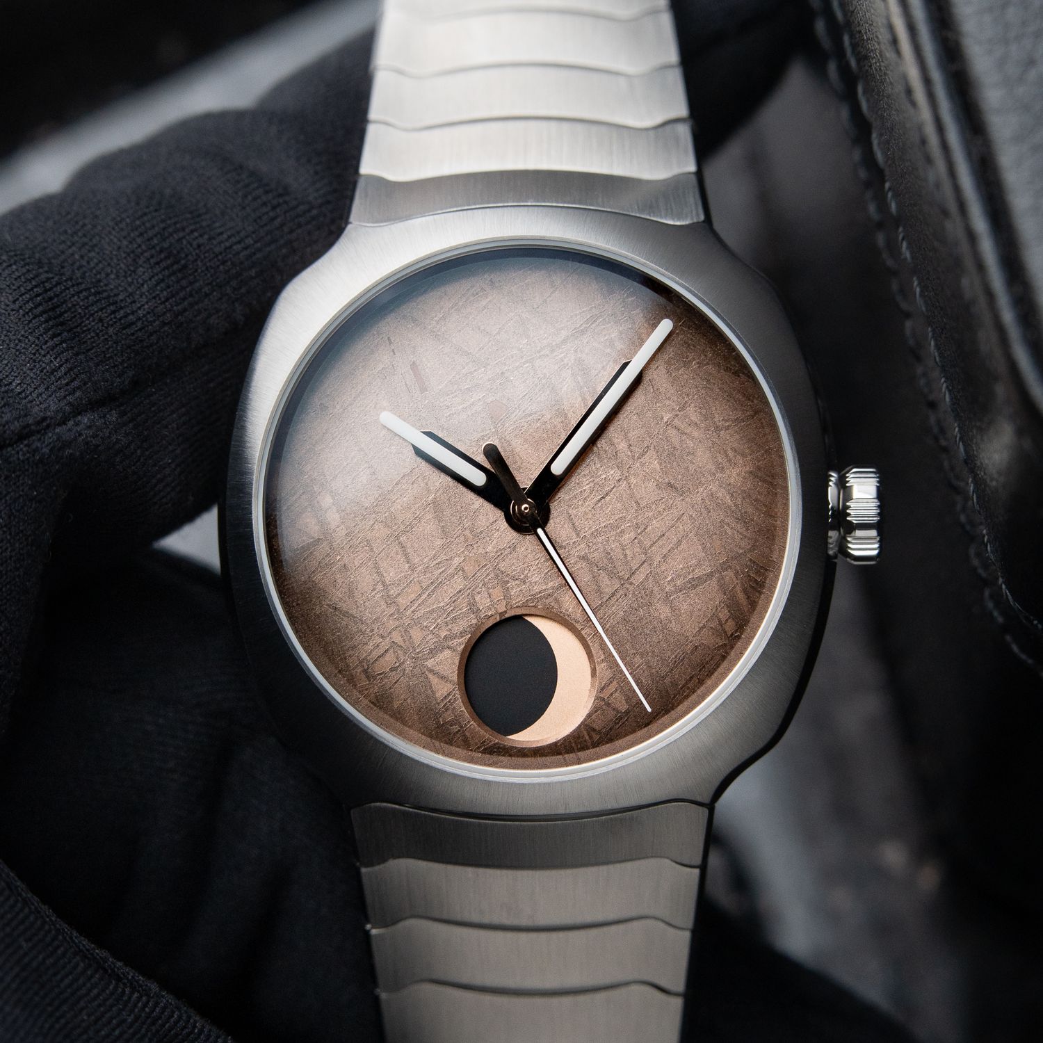 H.Moser & Cie. Streamliner UNWORN Q2/2026 Perpetual Moon Concept Golden Meteorite