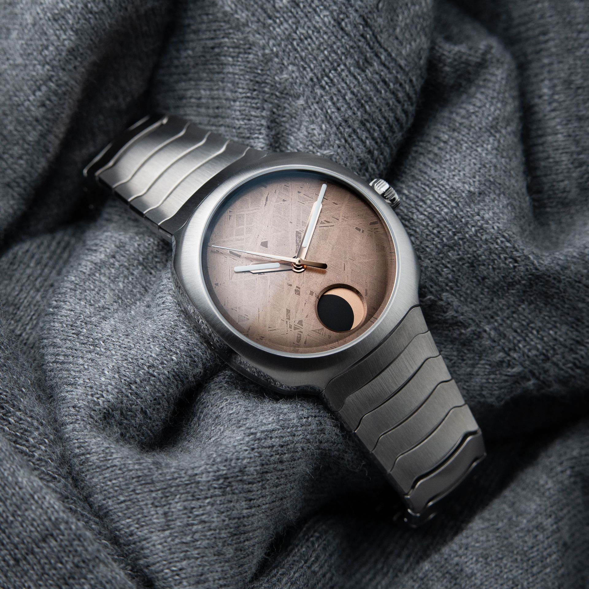 H.Moser & Cie. Streamliner UNWORN Q2/2026 Perpetual Moon Concept Golden Meteorite