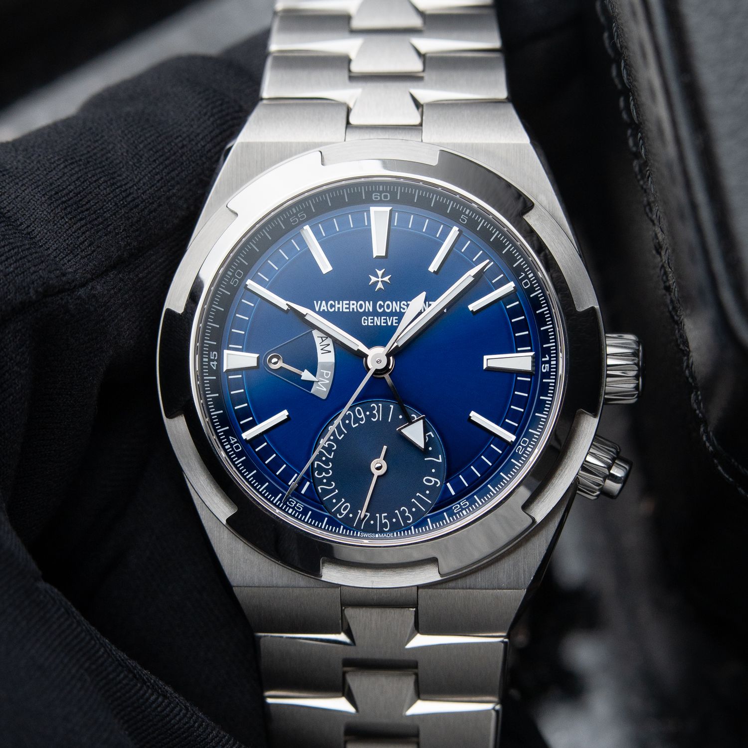 Vacheron Constantin Overseas 7900V Blue Dual Time Steel BRACELET + STRAPS