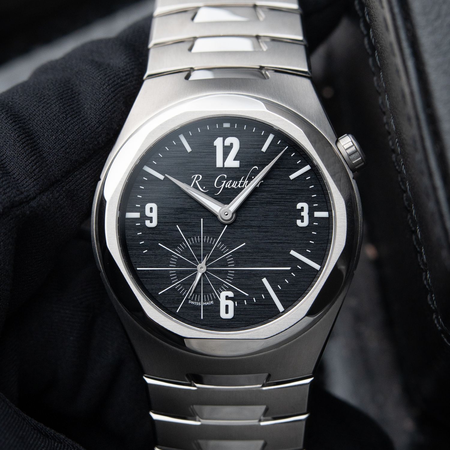 Romain Gauthier C 5/2025 Black Dial Titanium Edition Bracelet Manual 41mm Romain Gauthier C 5/2025 Black Dial Titanium Edition Bracelet Manual 41mm