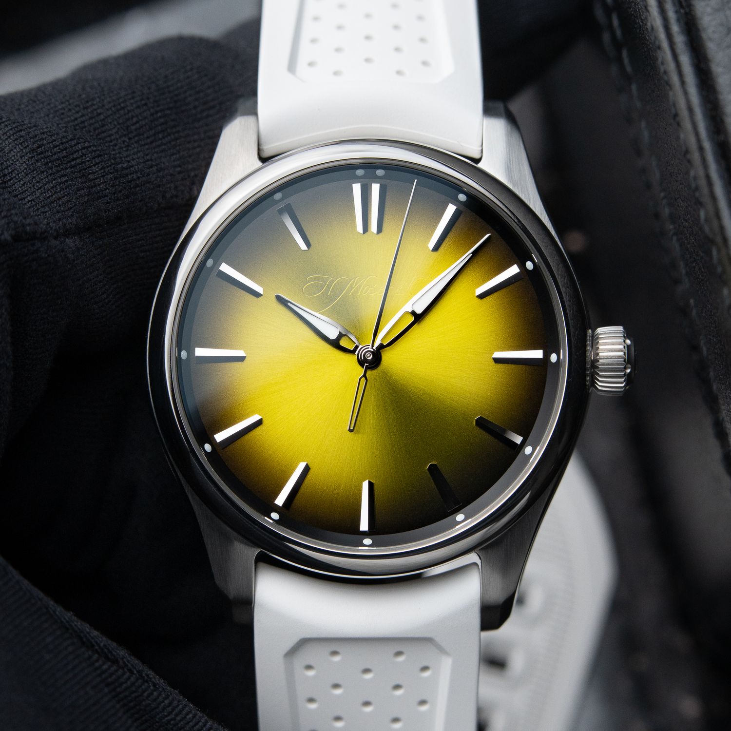 H.Moser & Cie. Pioneer Centre Seconds UNWORN 2026 Sunny Side Up Yellow 40 H.Moser & Cie. Pioneer Centre Seconds UNWORN 2026 Sunny Side Up Yellow 40