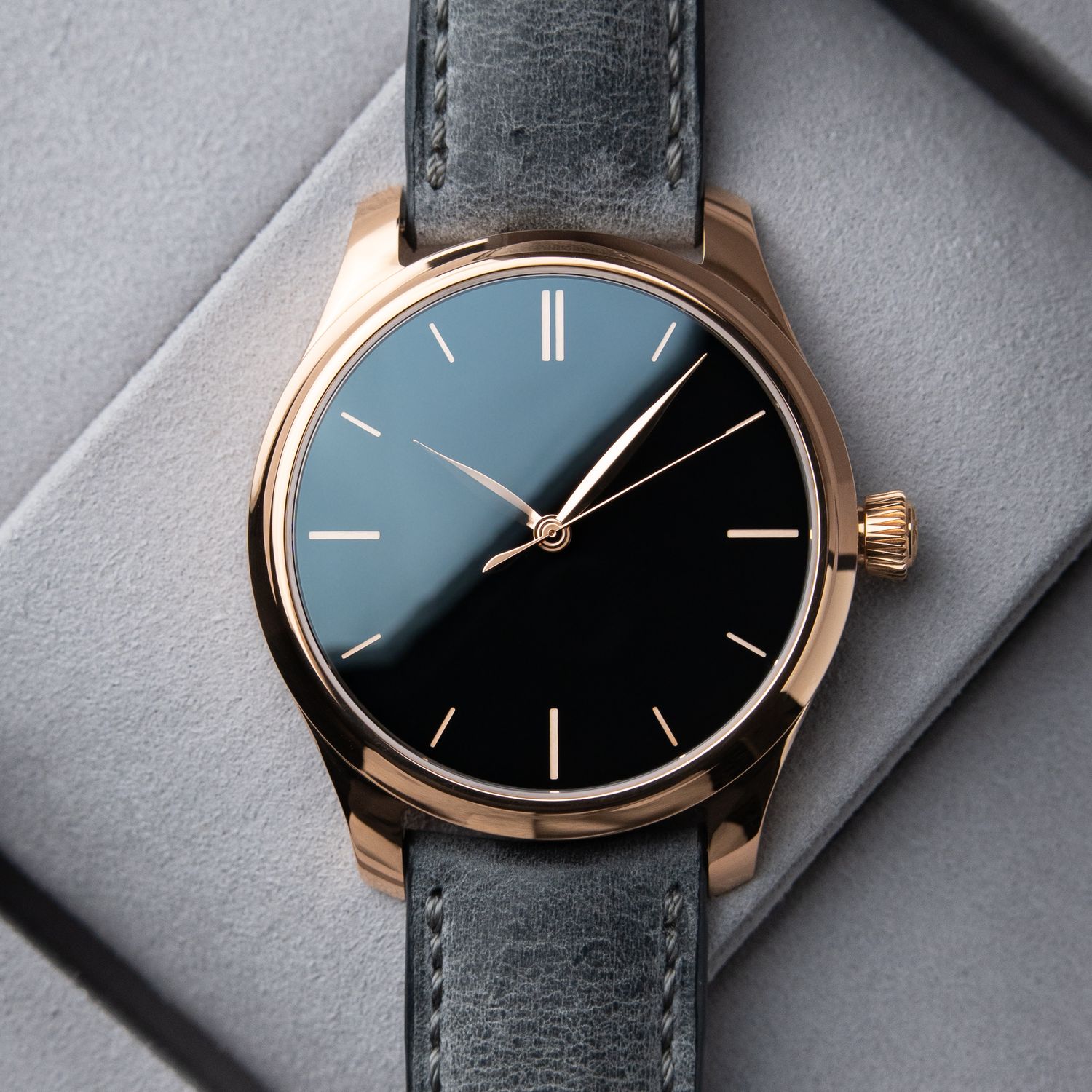 H.Moser & Cie. Endeavour Centre Seconds UNWORN 5/2026 Vantablack Red Gold