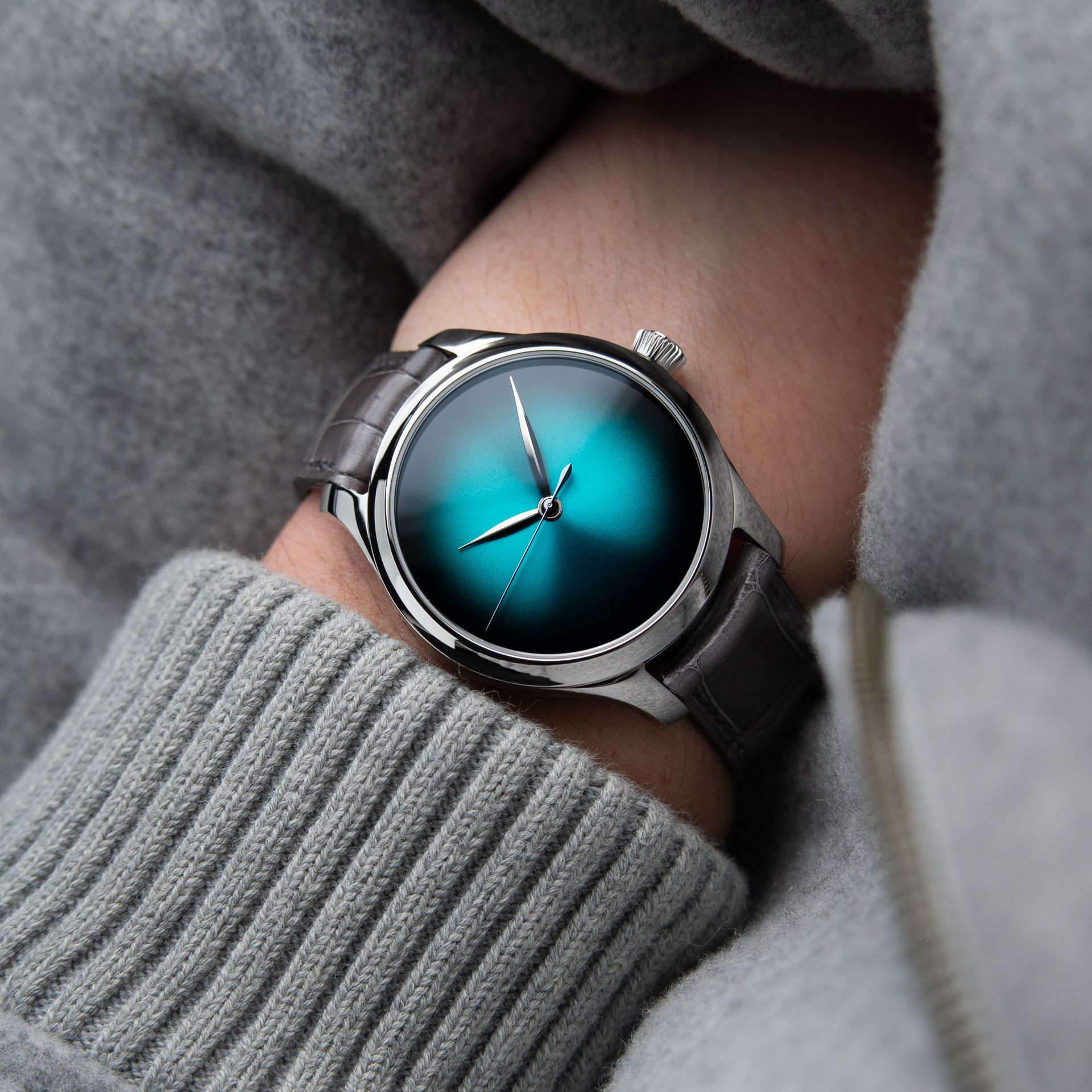 H.Moser & Cie. Endeavour Centre Seconds UNWORN 2026 Blue Lagoon Concept 38