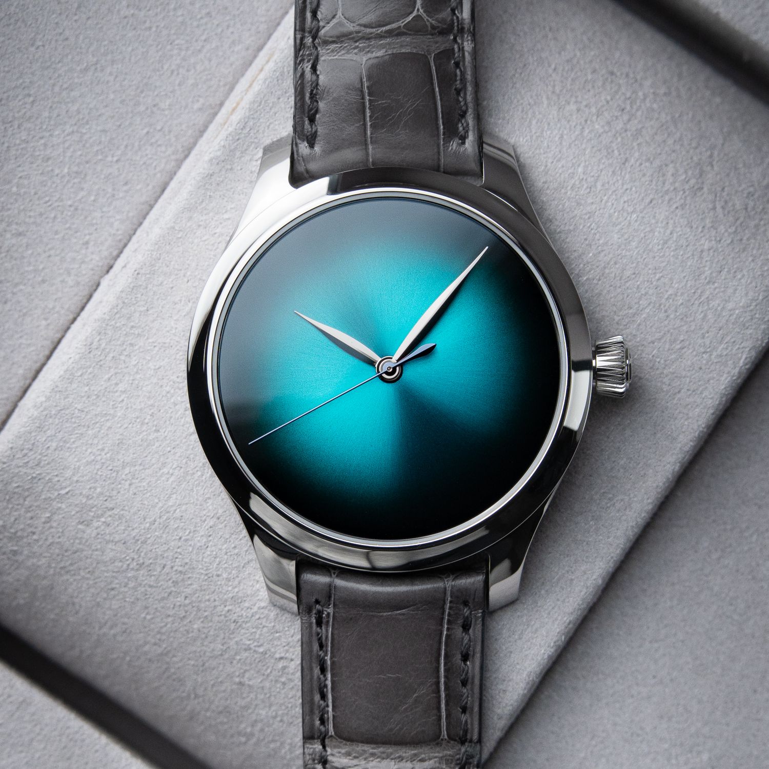 H.Moser & Cie. Endeavour Centre Seconds UNWORN 2026 Blue Lagoon Concept 38 H.Moser & Cie. Endeavour Centre Seconds UNWORN 2026 Blue Lagoon Concept 38