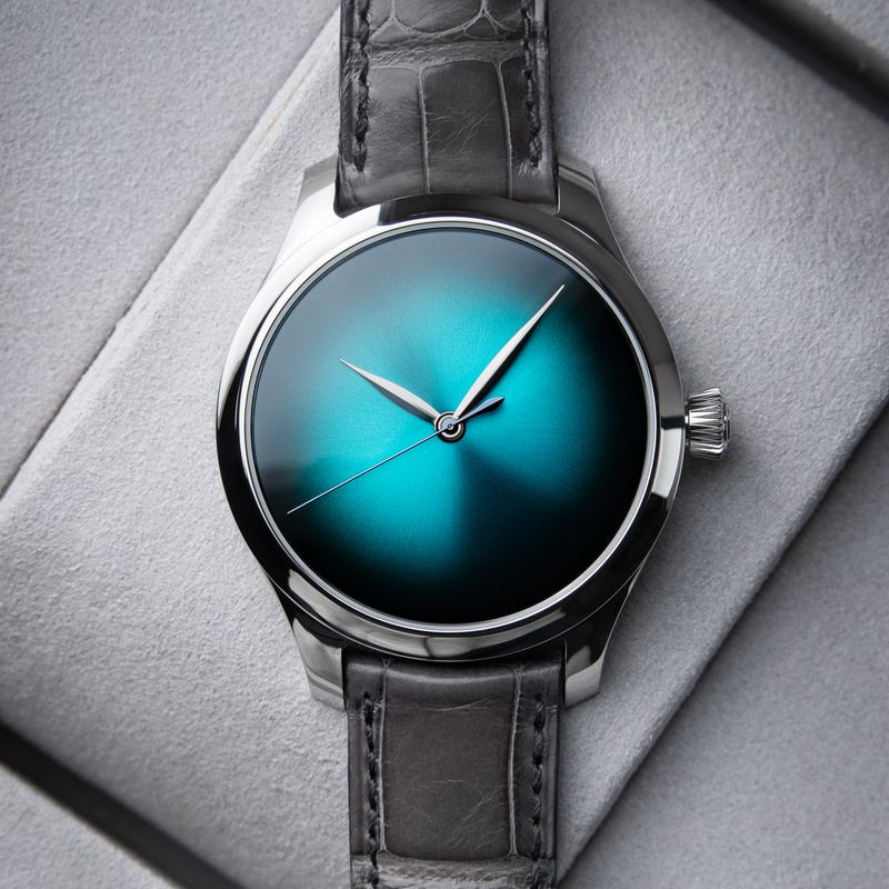 H.Moser & Cie. Endeavour Centre Seconds UNWORN 2026 Blue Lagoon Concept 38