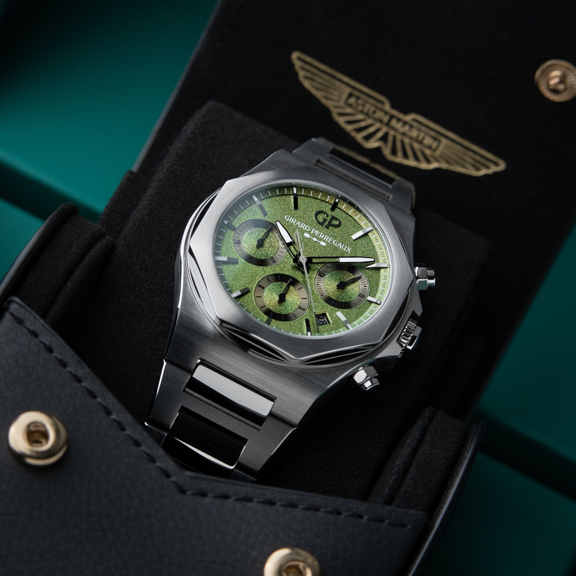 Girard Perregaux Laureato UNWORN Q2/2026 Chronograph Aston Martin Limited Edition Green