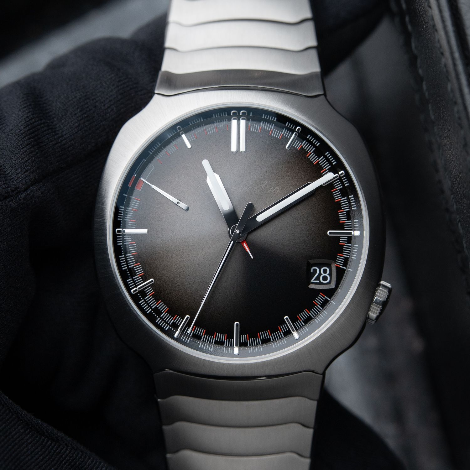 H.Moser & Cie. Streamliner Perpetual Calendar UNWORN 2026 Grey Fumé Dial