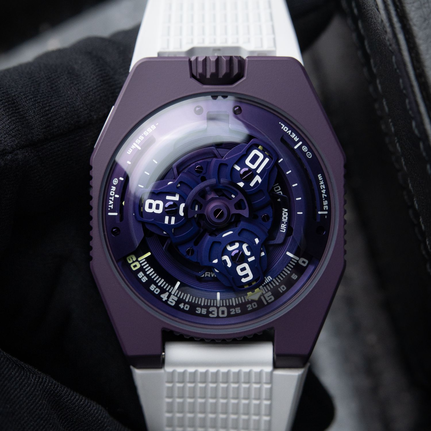 Urwerk UR-100V Ultraviolet RARE Limited Edition DLC Titanium Purple White
