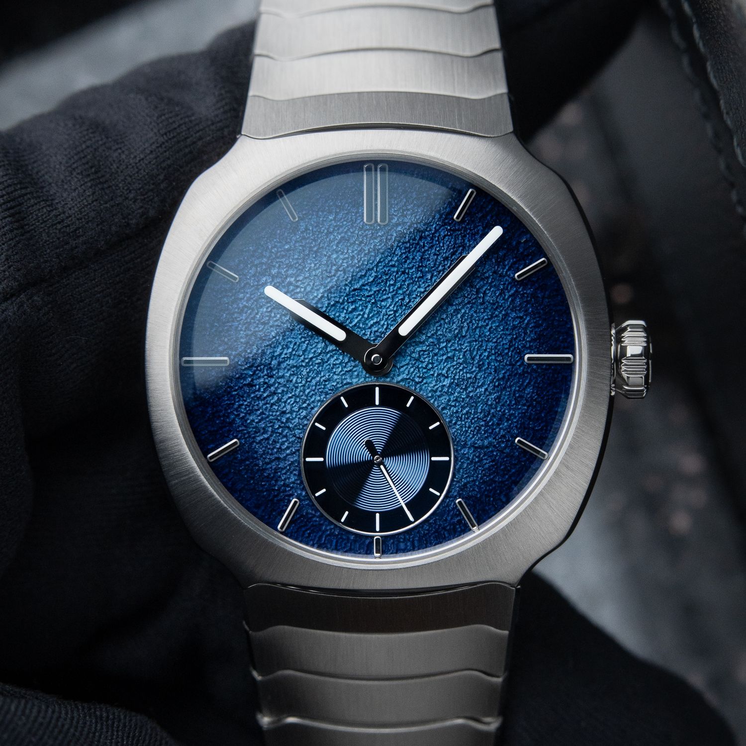 H.Moser & Cie. Streamliner UNWORN Q3/2026 Small Seconds Blue Enamel Steel