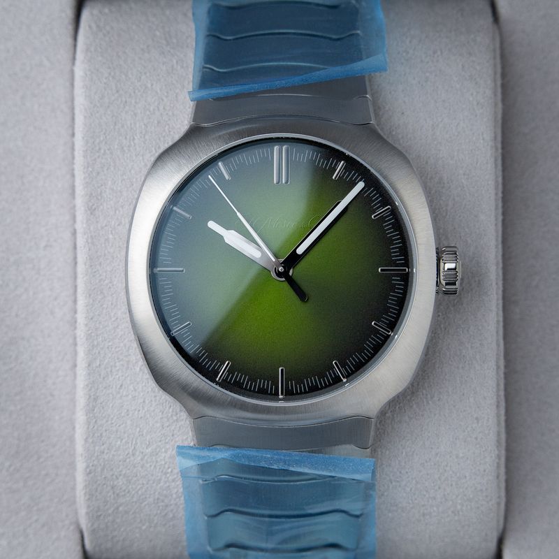 H.Moser & Cie. Streamliner STICKERED Centre Seconds Matrix Green Bracelet