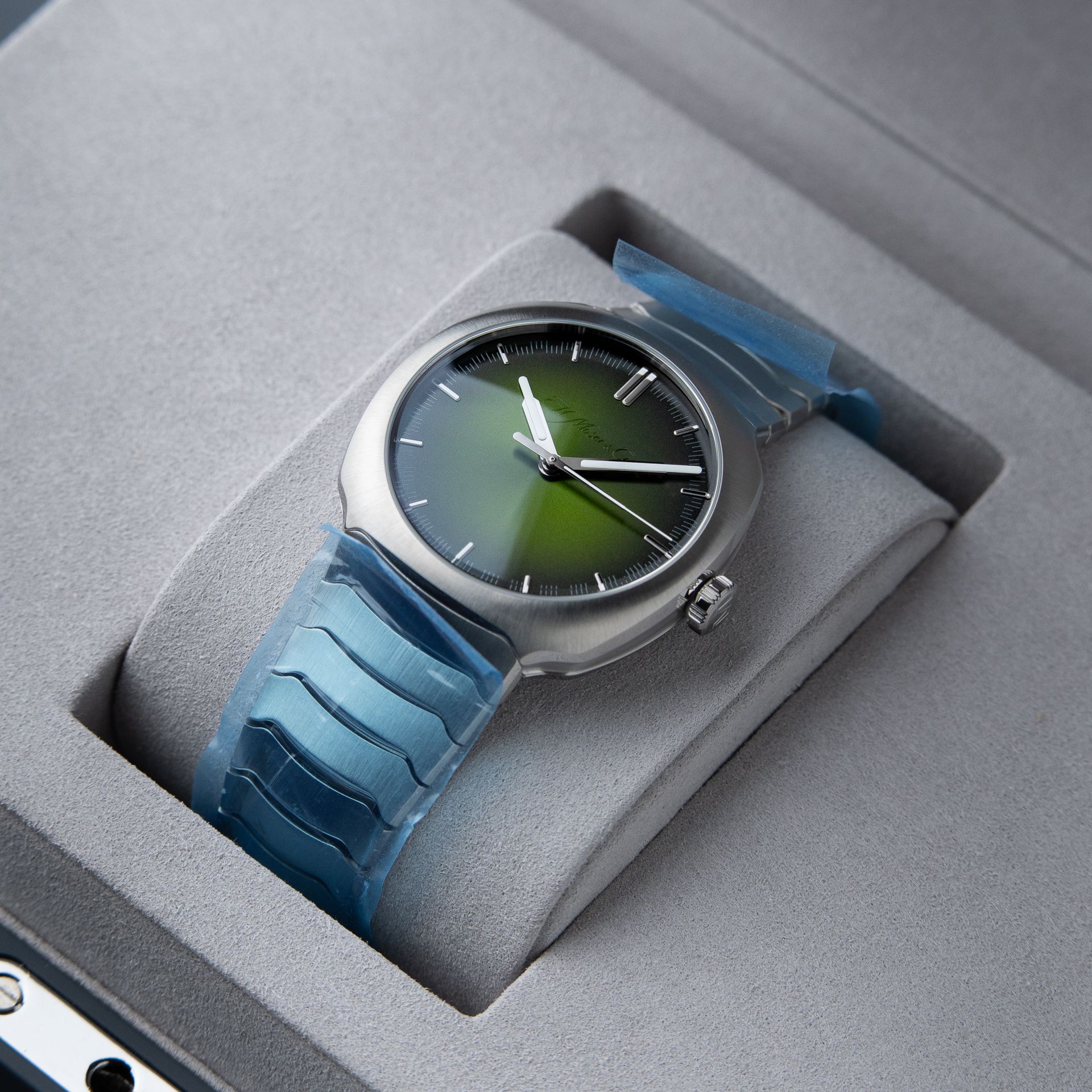 H.Moser & Cie. Streamliner STICKERED Centre Seconds Matrix Green Bracelet