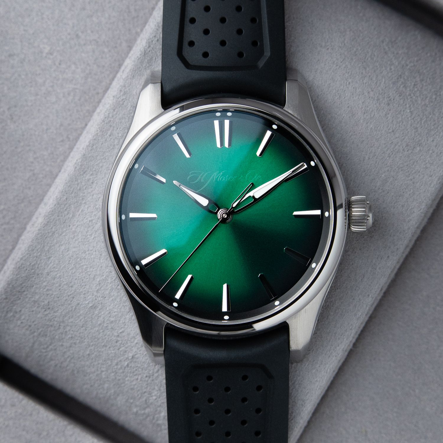 H.Moser & Cie. Pioneer Centre Seconds UNWORN 2026 Cosmic Green Steel 40mm
