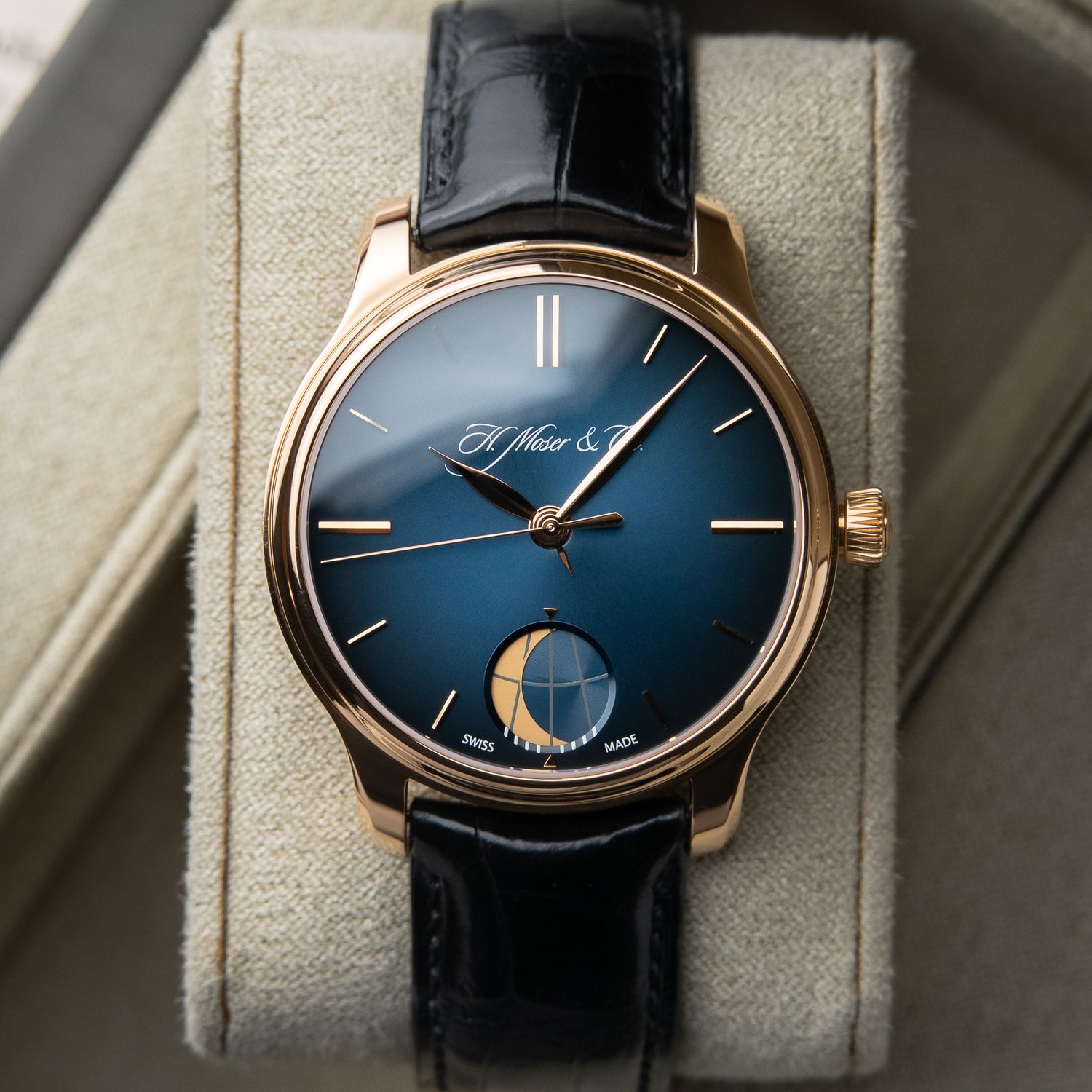 H.Moser & Cie. Endeavour Perpetual Moon SERVICED 6/2025 Rose Gold Blue Set